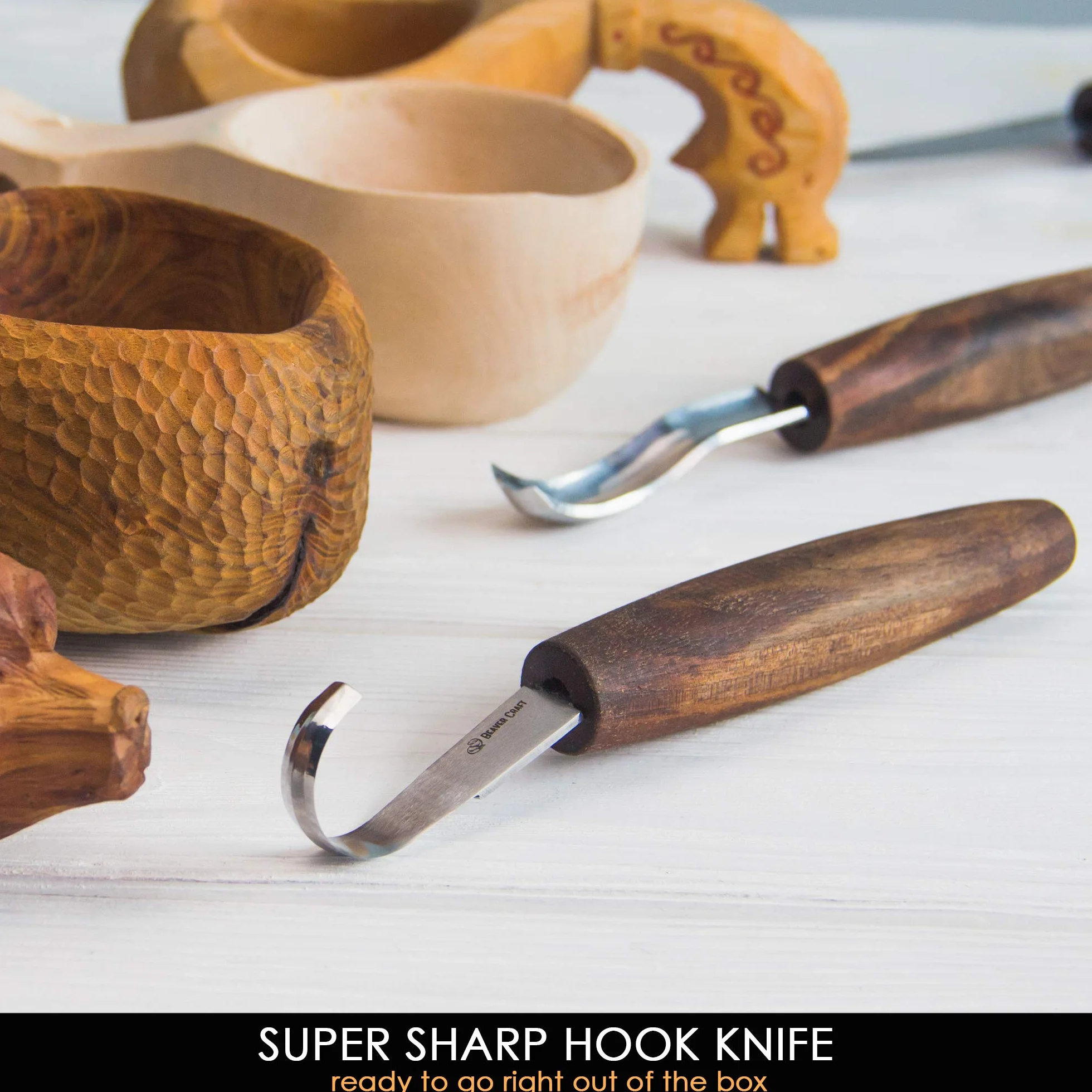 BeaverCraft Kit Deluxe Intaglio Cucchiai S14x – Set Whittling per Legno con Coltello Sloyd, Coltello a Uncino, Sgorbia, Custodia Rotolabile in Pelle e Cinturino con Pasta Lucidante