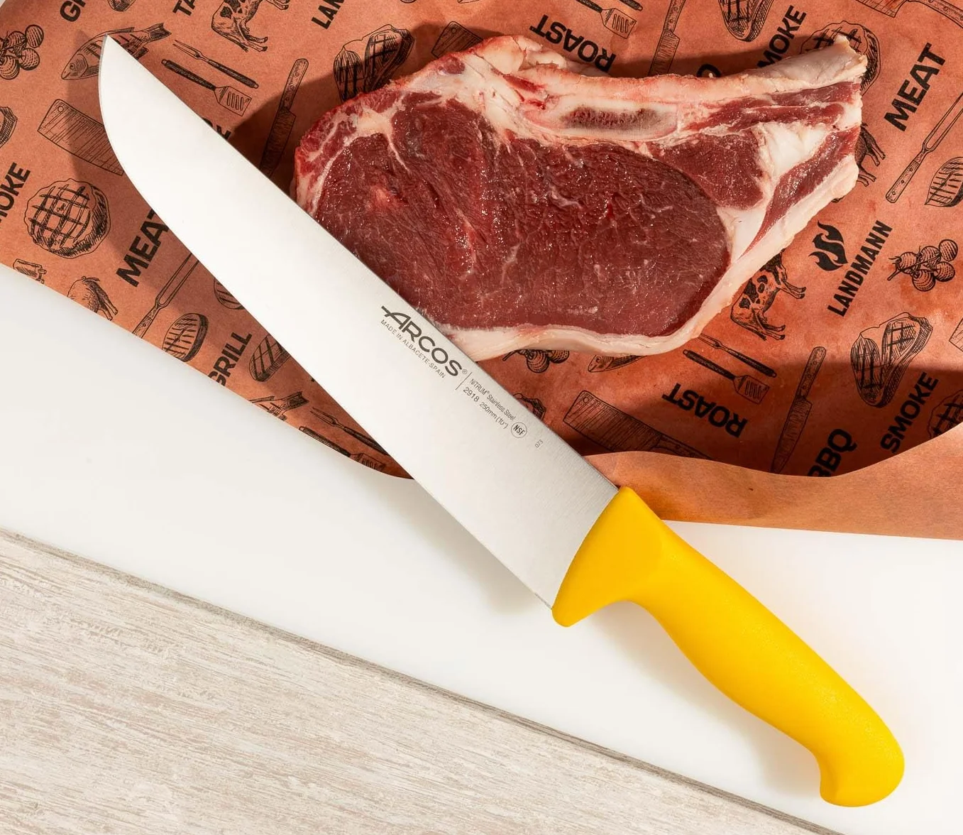 Arcos Coltello da Macellaio con Lama in Acciaio Inossidabile 250 mm – Coltello da Cucina Professionale per Tagliare Carne, Pesce e Verdure – Manico Ergonomico in Poliossimetilene, Giallo, Serie 2900