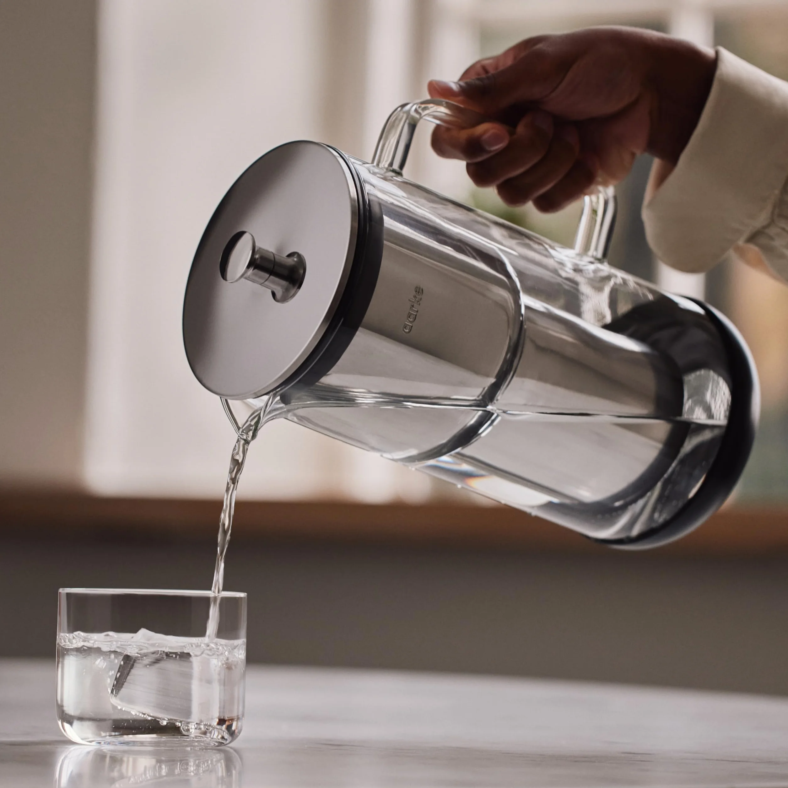 Aarke Purificatore, caraffa filtrante in vetro e acciaio inox, 2,4 l/10 tazze, con sacchetto di ricarica aarke Pure