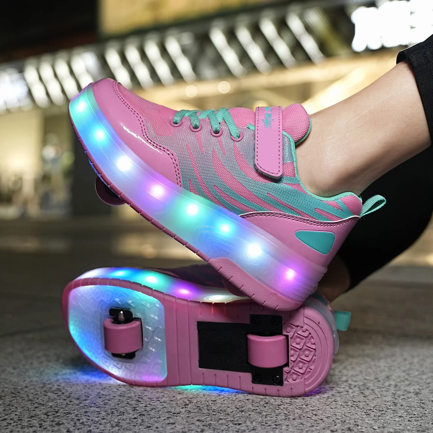 USB Ricarica LED Luci Skateboard Scarpe Sportive con Rotelle Retrattile Sneakers Outdoor Multisport Luminose Running Calzature da Ginnastica per Bambini