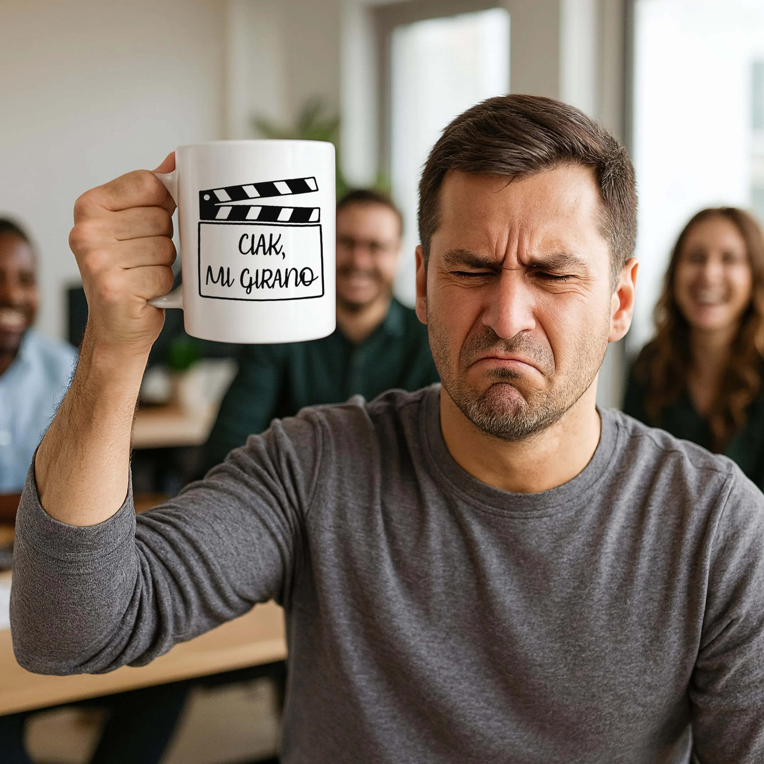 DEKORI Tazza in ceramica 350 ml con scritta Ciak mi girano – Idea regalo ironica per amanti del cinema