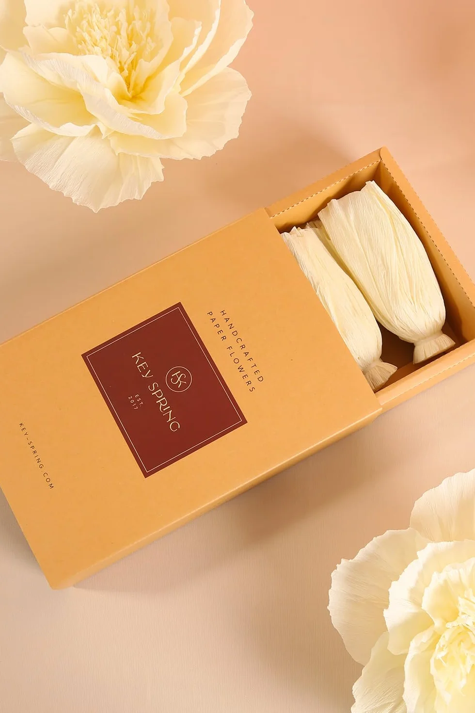 Decorazioni floreali giganti in carta crespa per parete, set da 6 beige