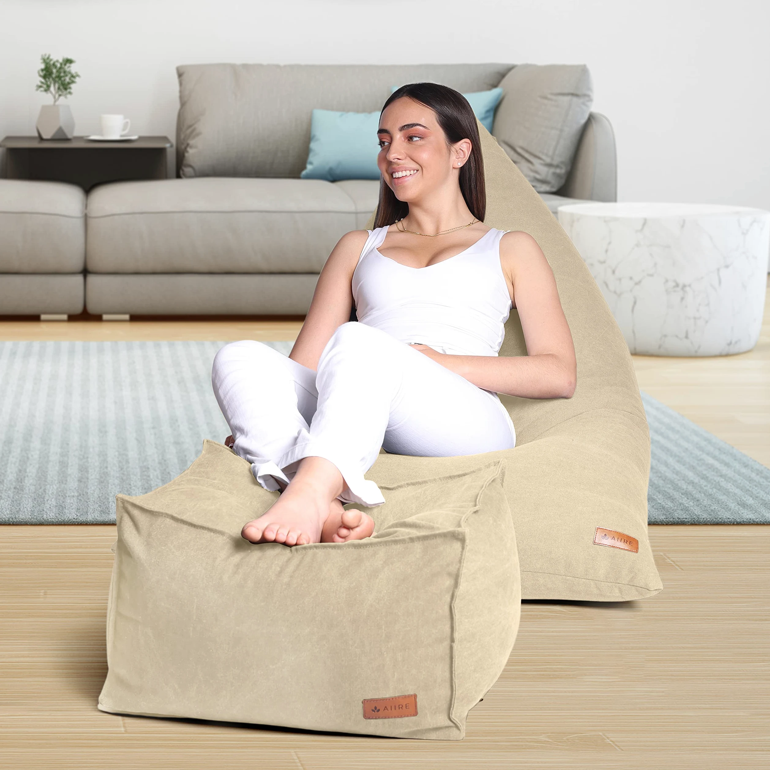Aiire Pouf Poltrona Sacco Design - Puffo per Sedersi con Poggiapiedi per la Camera da Letto Moderna - Pouffe Salotto XXL con Sgabello Basso - Bean Bag Chair con Poggia Piedi - Puf Beige