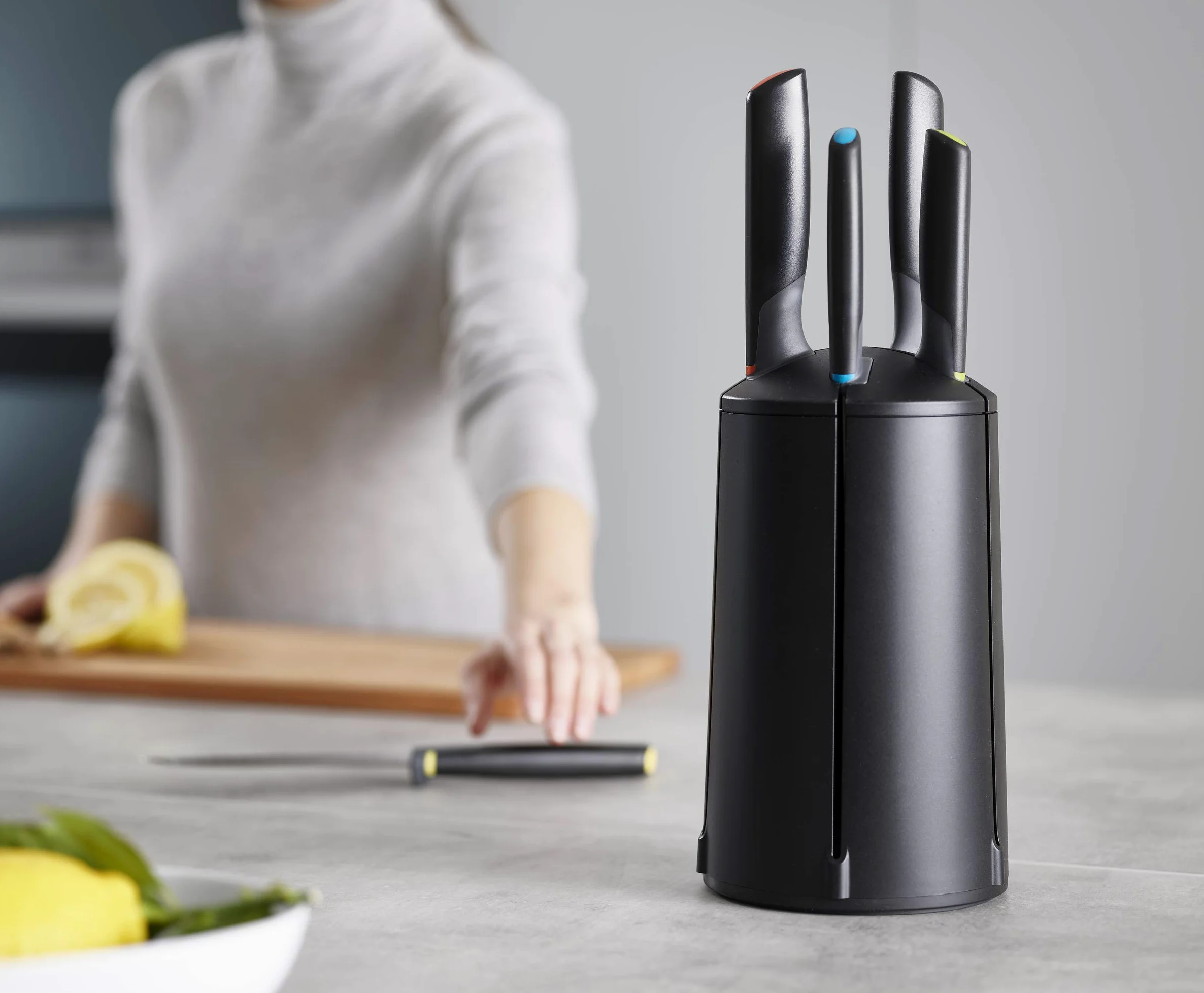 Joseph Joseph - Elevate Knives, set da 5 coltelli in acciaio inossidabile giapponese con ceppo rotante - Colore: nero