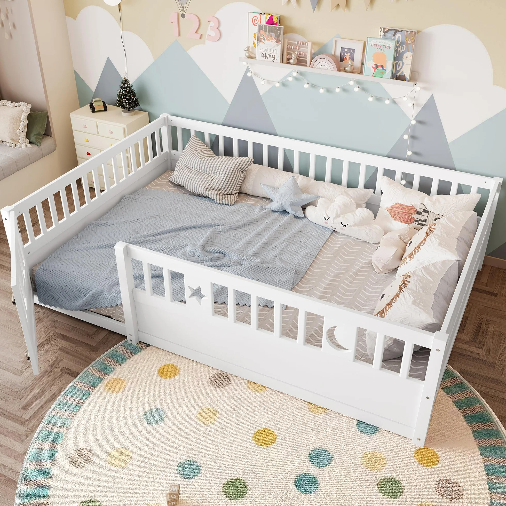 Letto per Bambini 140 x 190 con Ringhiera, Montessori Letto a Terra Bambino con Rete a Doghe, decorazione a Stella e Luna, Struttura letto in Legno di pino(Senza Materasso)