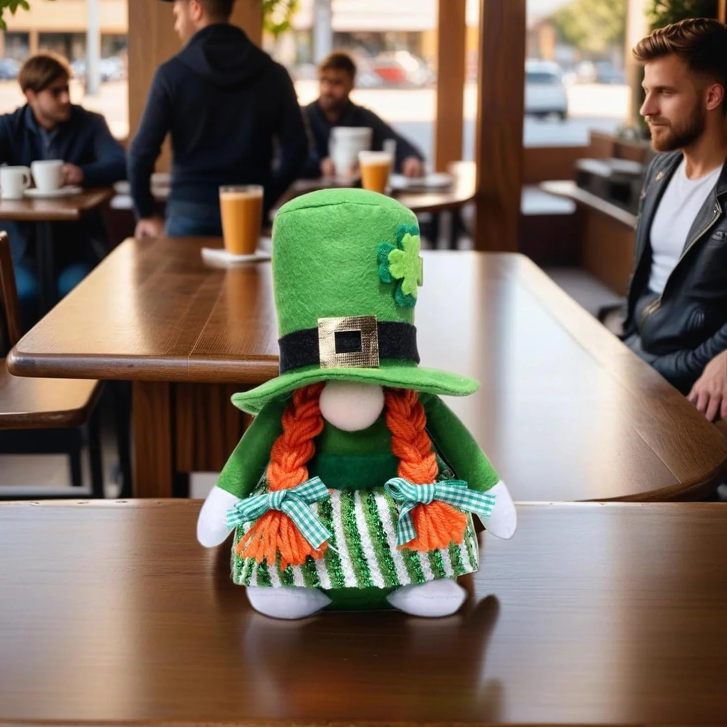 Generico Gnomo di peluche San & San Patrizio, cappello a quadrifoglio, vestiti verdi con paillettes. Decorazione festa, casa, scrivania e tavola. (A)
