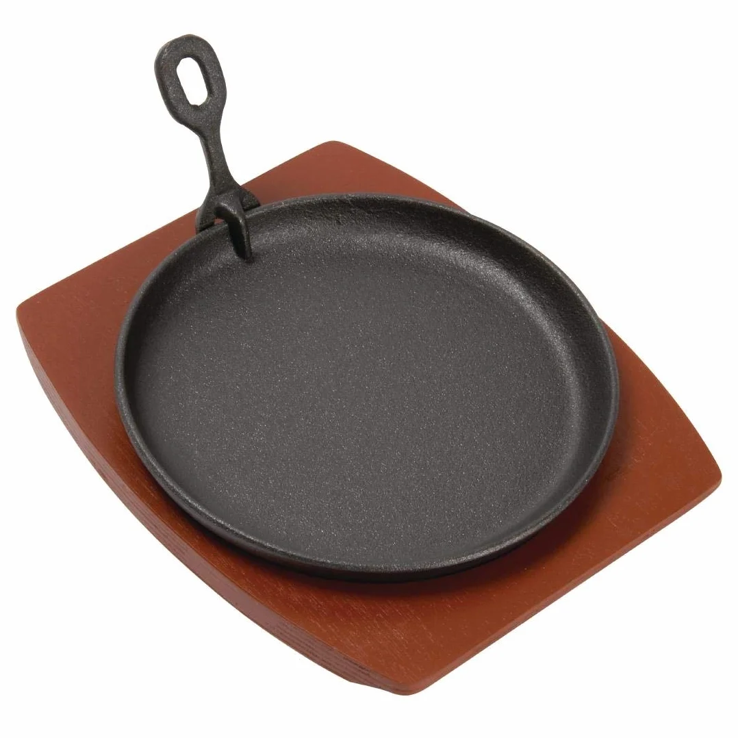 Olympia ghisa rotonda Sizzler con supporto in legno 220 mm piatto da portata