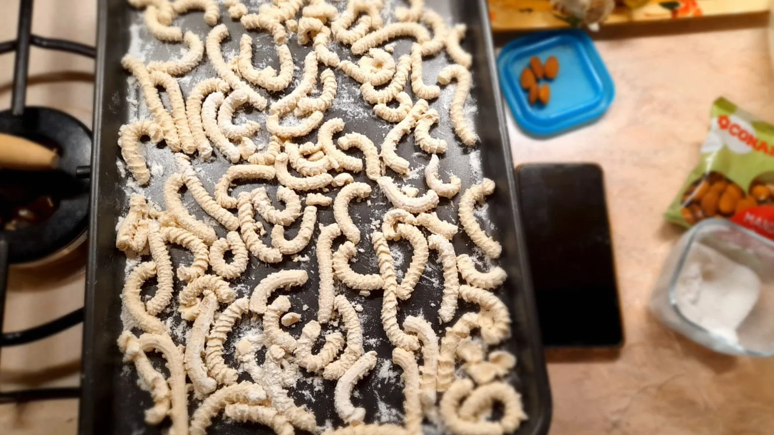 Sirge PASTAMAG30 Macchina per la Pasta 300 W - 30 Trafile - fino a 900gr di pasta - Estrusione Verticale e Orizzontale - inclusi accessori per ravioloni omaggio
