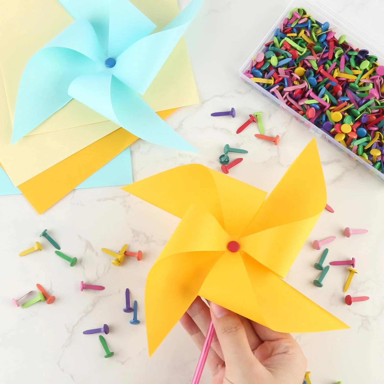 400 Pezzi Fermacampioni, Brads Rotondi in Metallo Colorati, Fermacampioni Piccoli da 8 x 17mm, Mini Fermacampioni per Scrapbooking, Carta, Artigianato Fai da Te