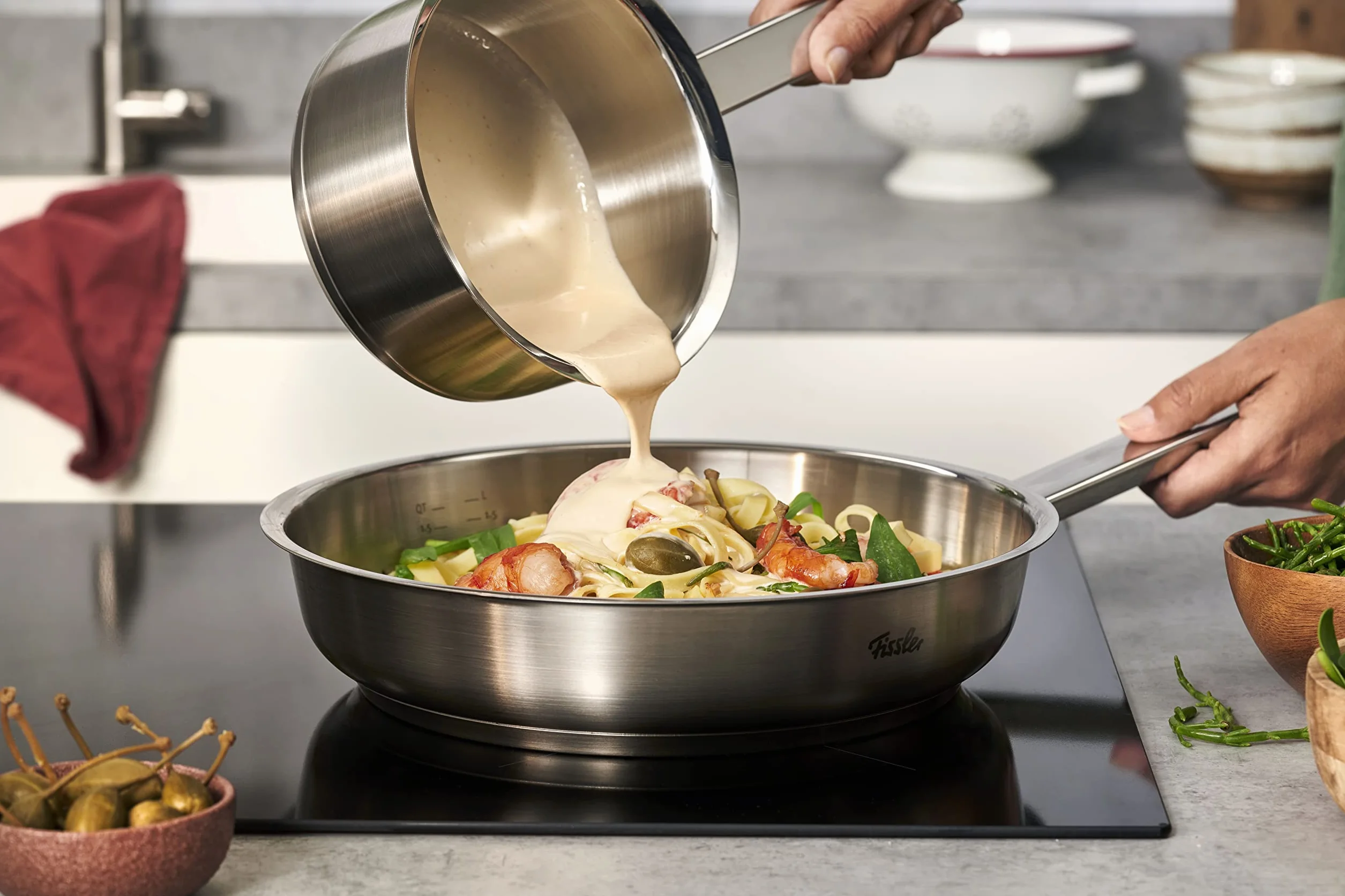 Fissler Profi Collection in acciao inox 28 cm, con scala di misurazione, superficie Novogrill, cottura a induzione, Nuovo modello