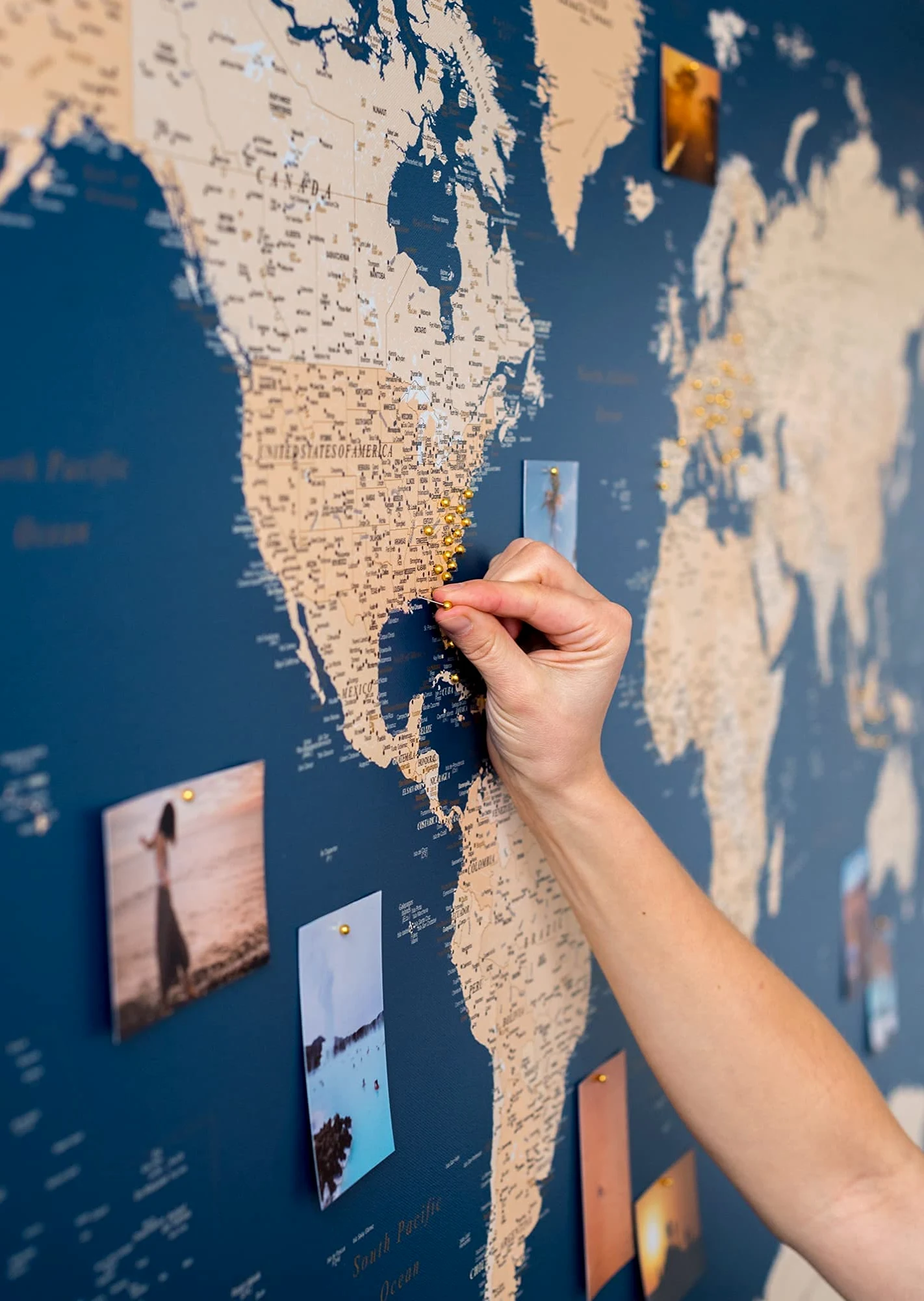 Trip Map Planisfero da Parete – Mappa del mondo - Quadro su tela incorniciato con 100 puntine incluse – Cartina geografica mondo in Blu Scuro - 3 dimensioni