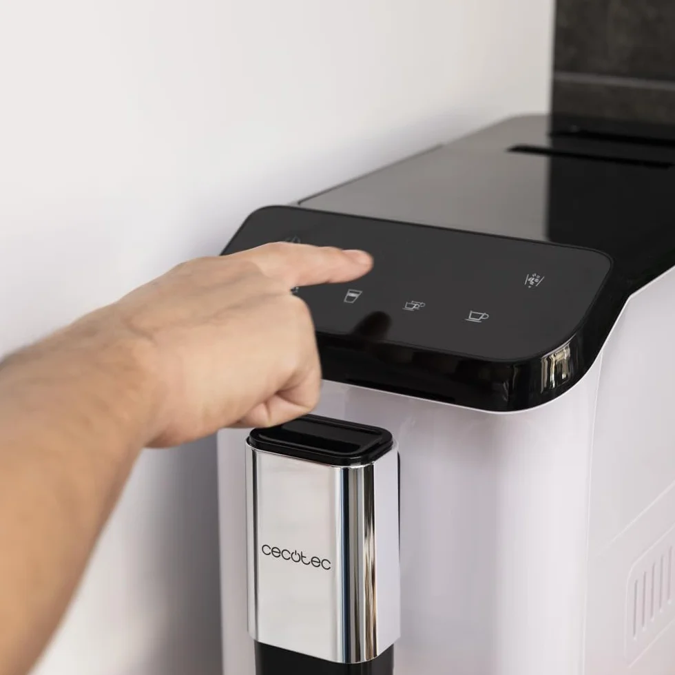 Cecotec Macchina da Caffè Superautomatica Cremmaet Macchia White. 1350 W, Thermoblock, Pompa di Pressione da 19 bar, Sistema Plug&Play, Serbatoio di Caffè con Macinacaffè Integrato