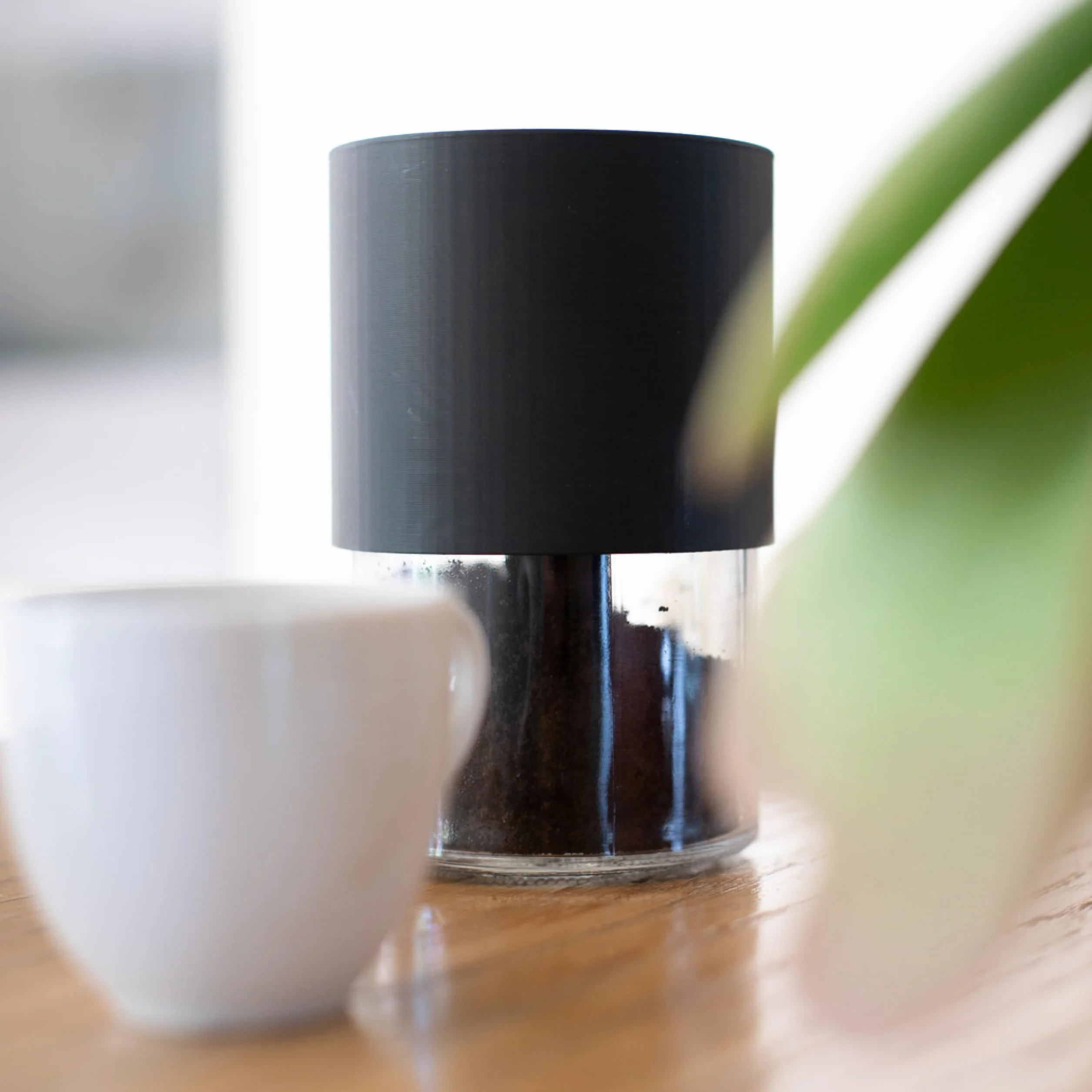 Re-fè Original Separatore Apri Svuota Capsule per Nespresso e Compatibili | Riciclo Capsule Caffè Alluminio | Riciclatore Vetro | Design Italiano