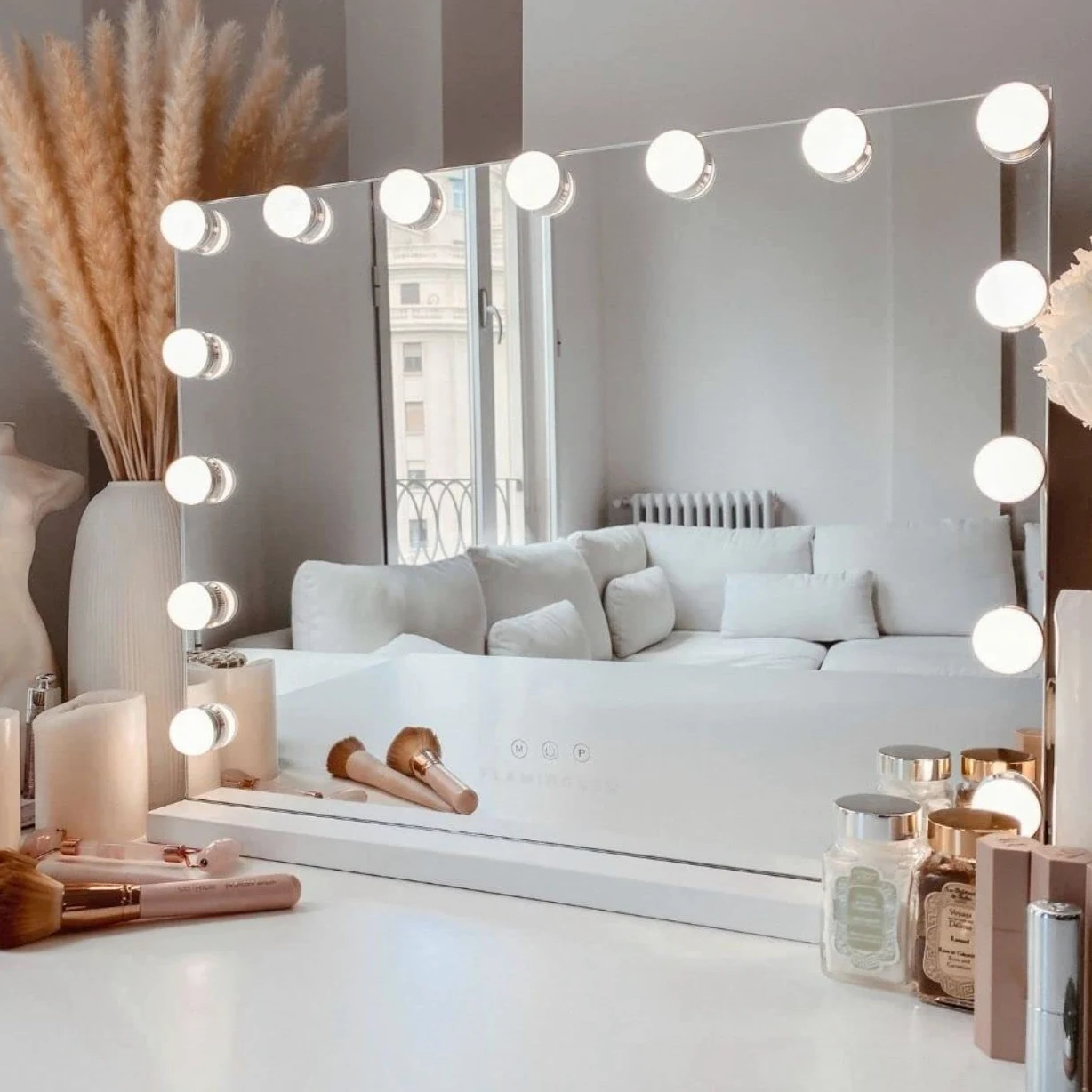 Flamingueo Specchio Trucco Con Luci, 15 LED, 3 Modi di Luce, Intensità Regolabile, Controllo Tattile, Presa USB, Accessorio Ingrandimento Incluso, Bianco, 58 x 46 x 12 cm