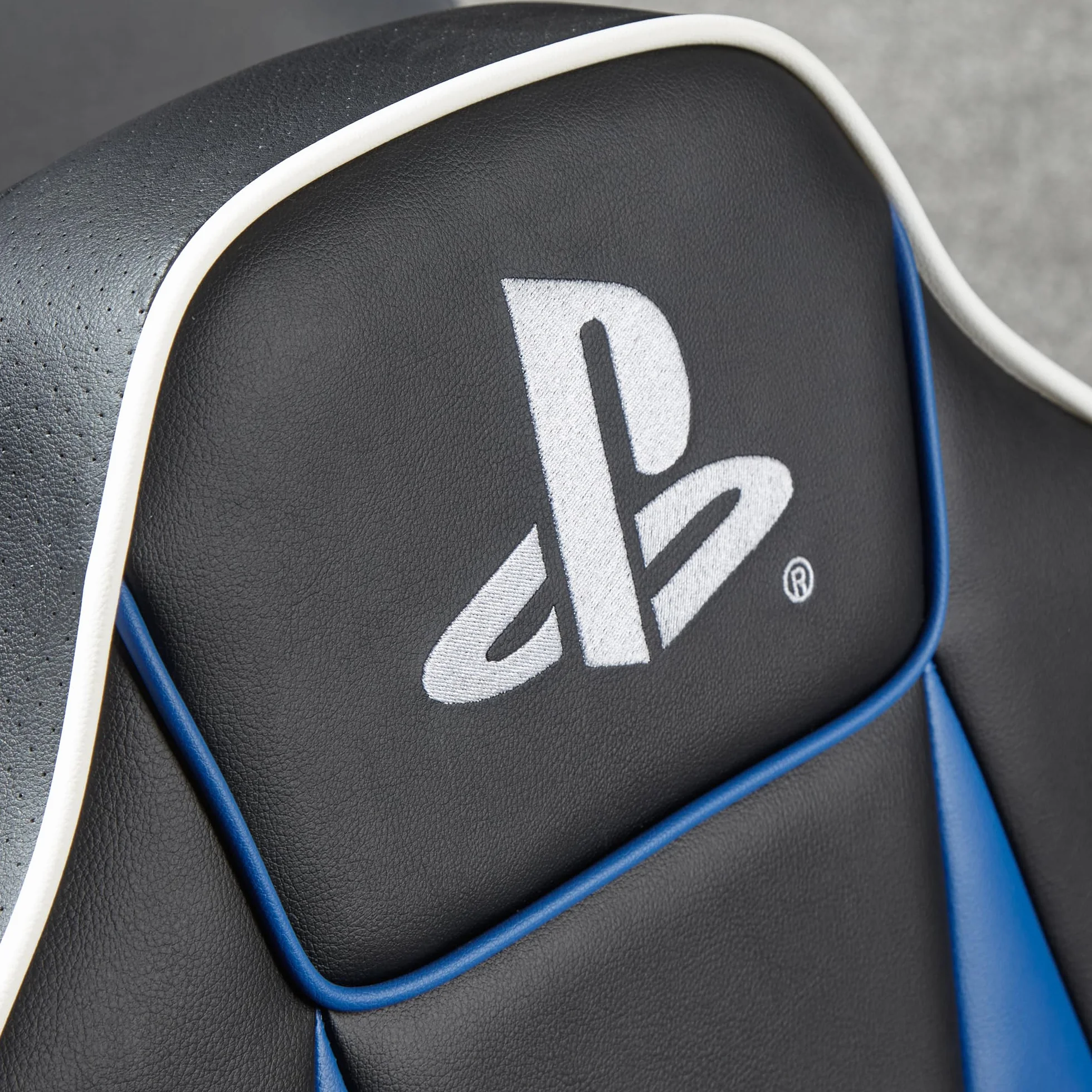 X-Rocker Sedia da gioco con licenza ufficiale PlayStation Geist 2.0, comoda seduta pieghevole da pavimento con altoparlanti, pelle PU per PS4, PS5, PC, cellulare, nero/blu