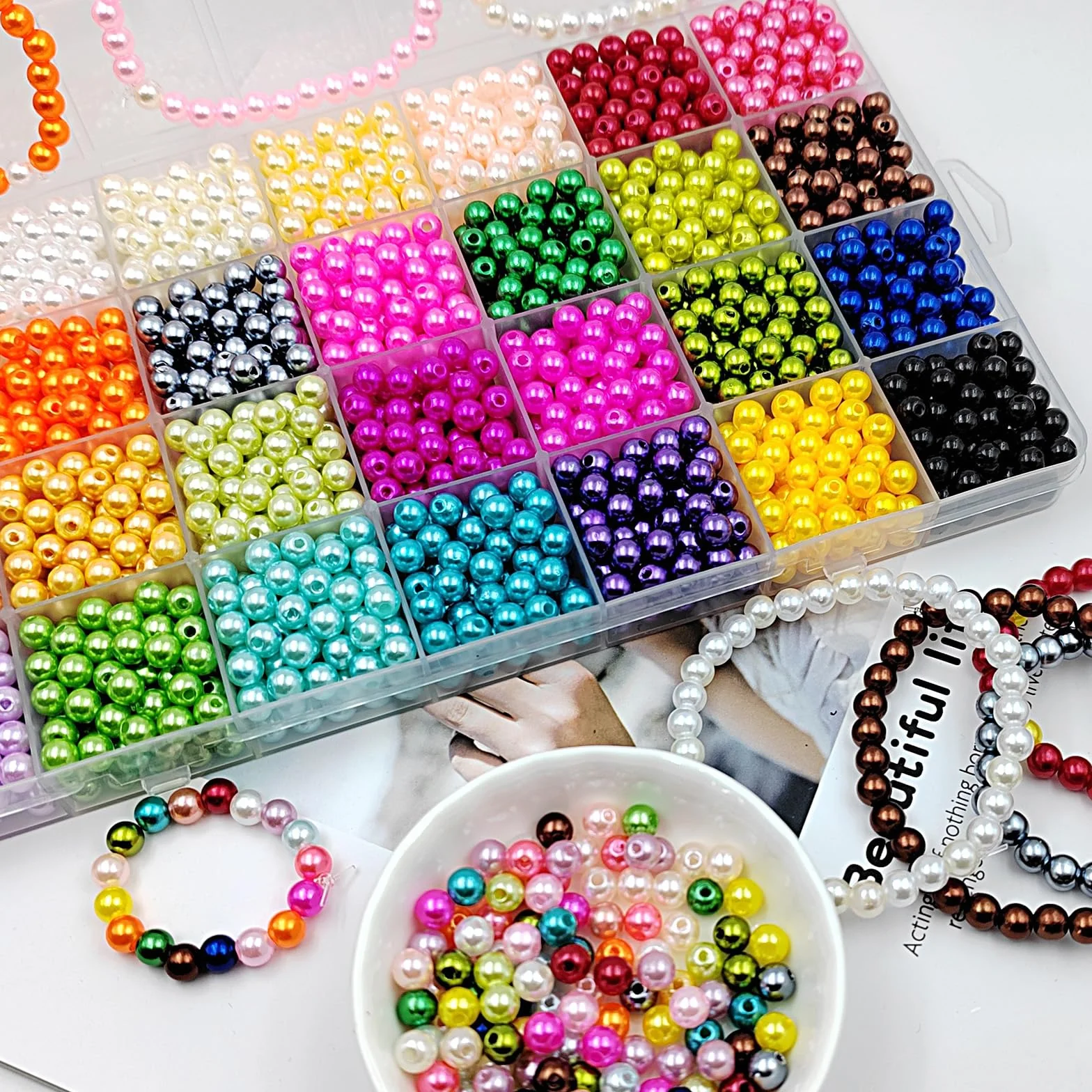 Perline per Bigiotteria 1680 Pezzi 28 Colori 6mm per Braccialetti Creazione Gioielli