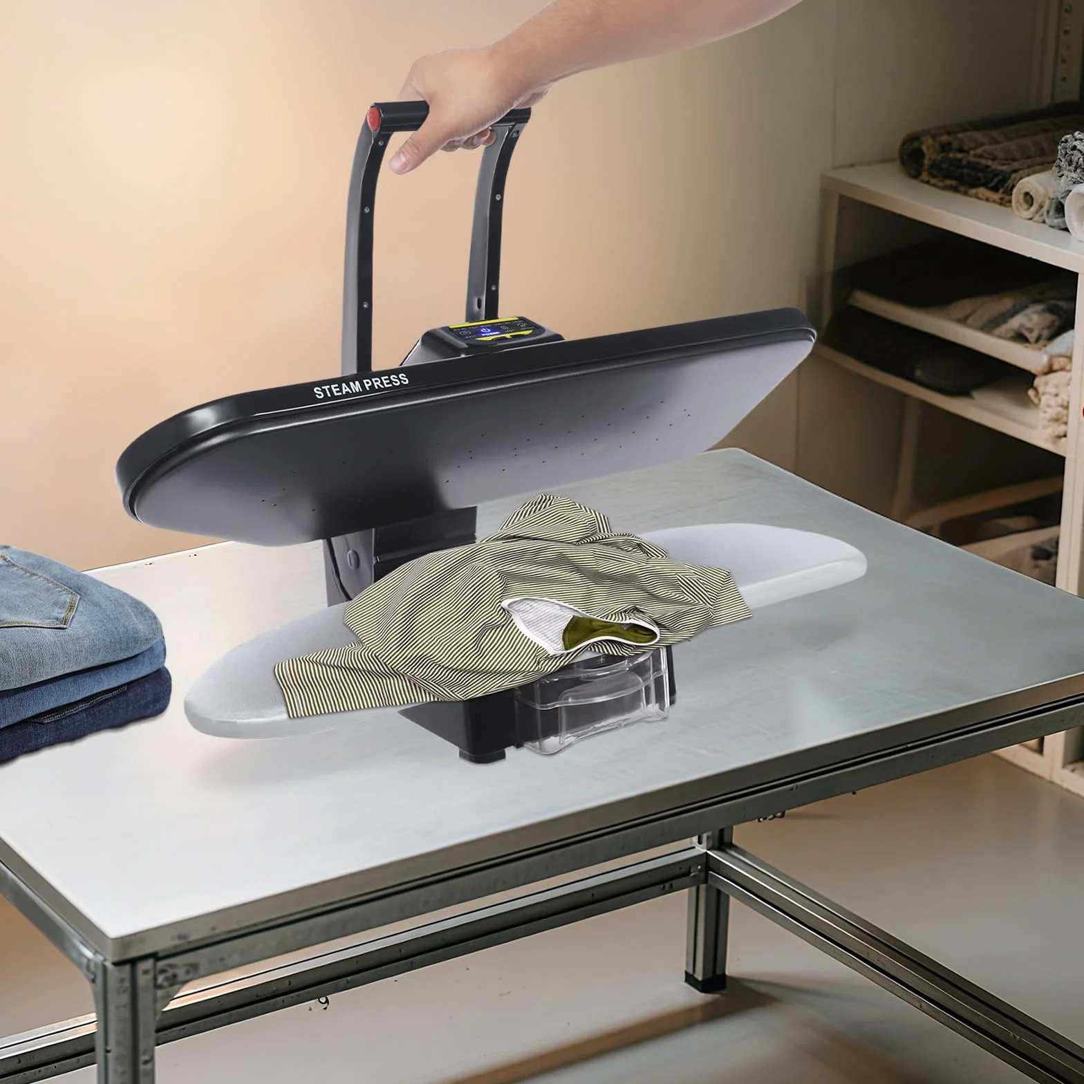 Pressa da stiro a vapore, 1600 W, professionale con 5 programmi di stiratura, bottiglia spray, serbatoio dell'acqua, protezione da surriscaldamento e spegnimento automatico, lunghezza 66 cm