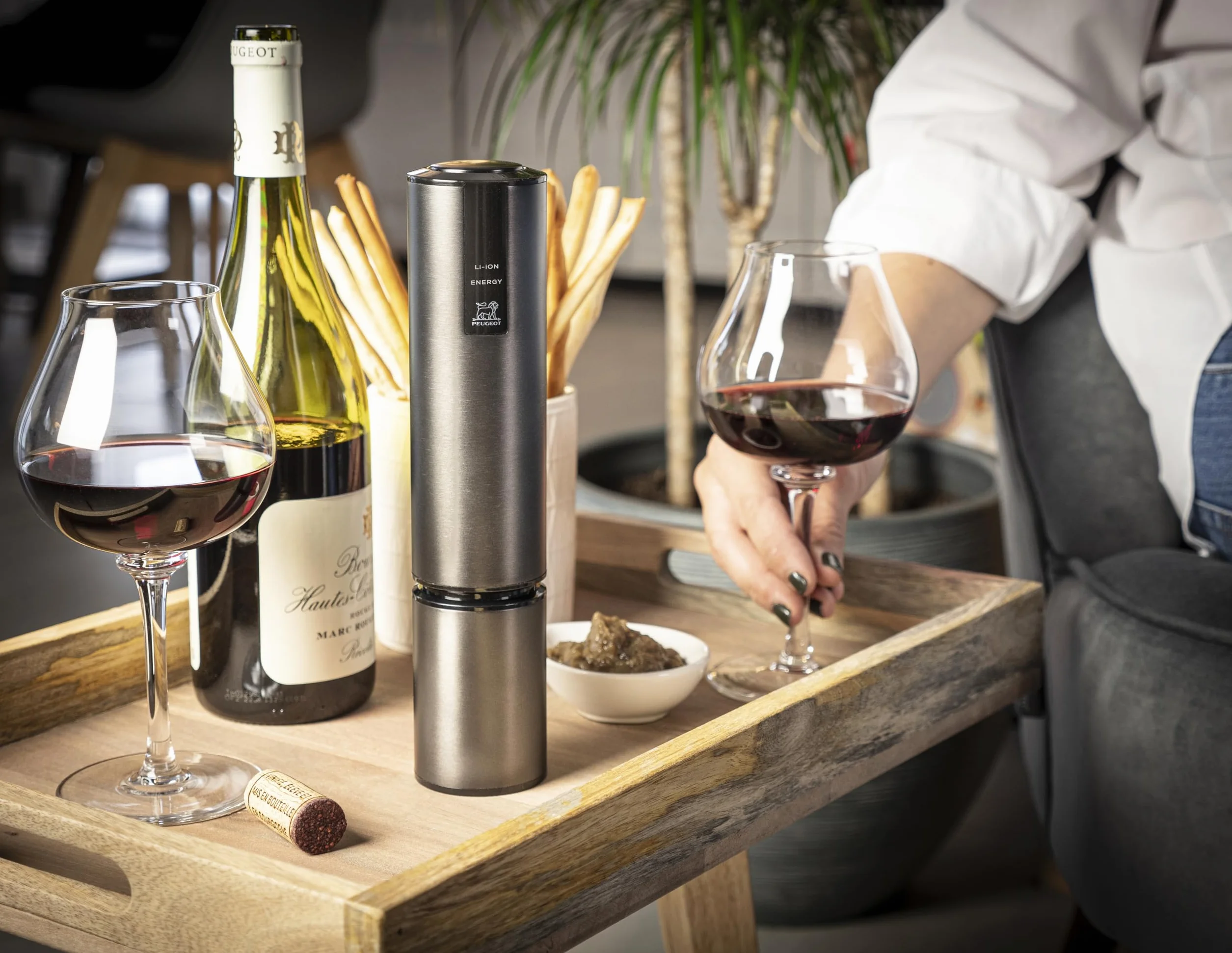 Cavatappi elettrico ricaricabile in acciaio inox e ABS PEUGEOT Elis Touch con batteria agli ioni di litio - Carbon