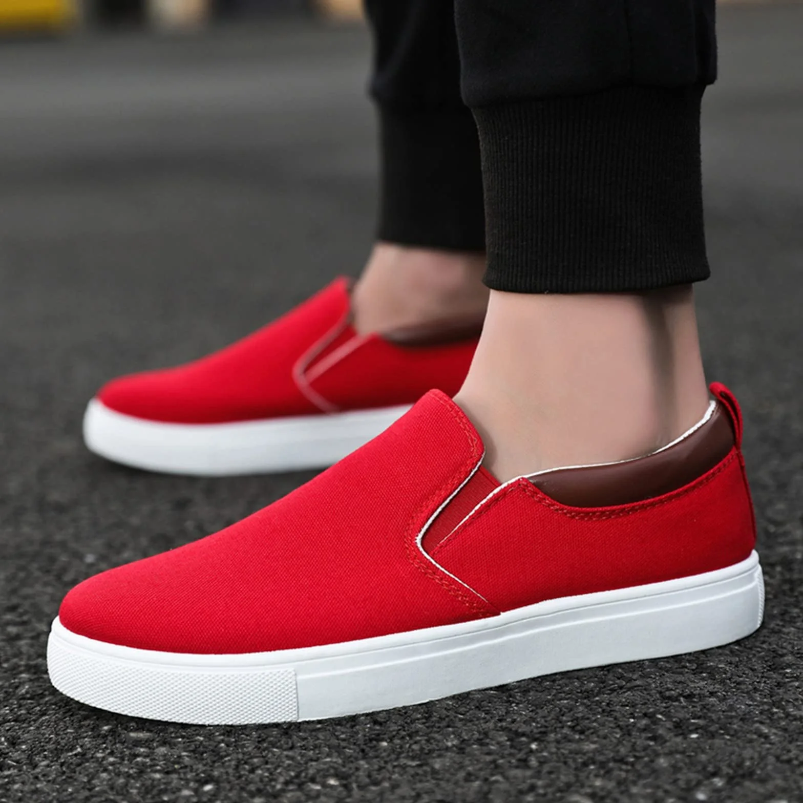 Mocassini casual larghi da uomo in tela bassa slip on sneakers tempo libero moda suole morbide scarpe comode scarpe da ginnastica classiche scarpe da passeggio