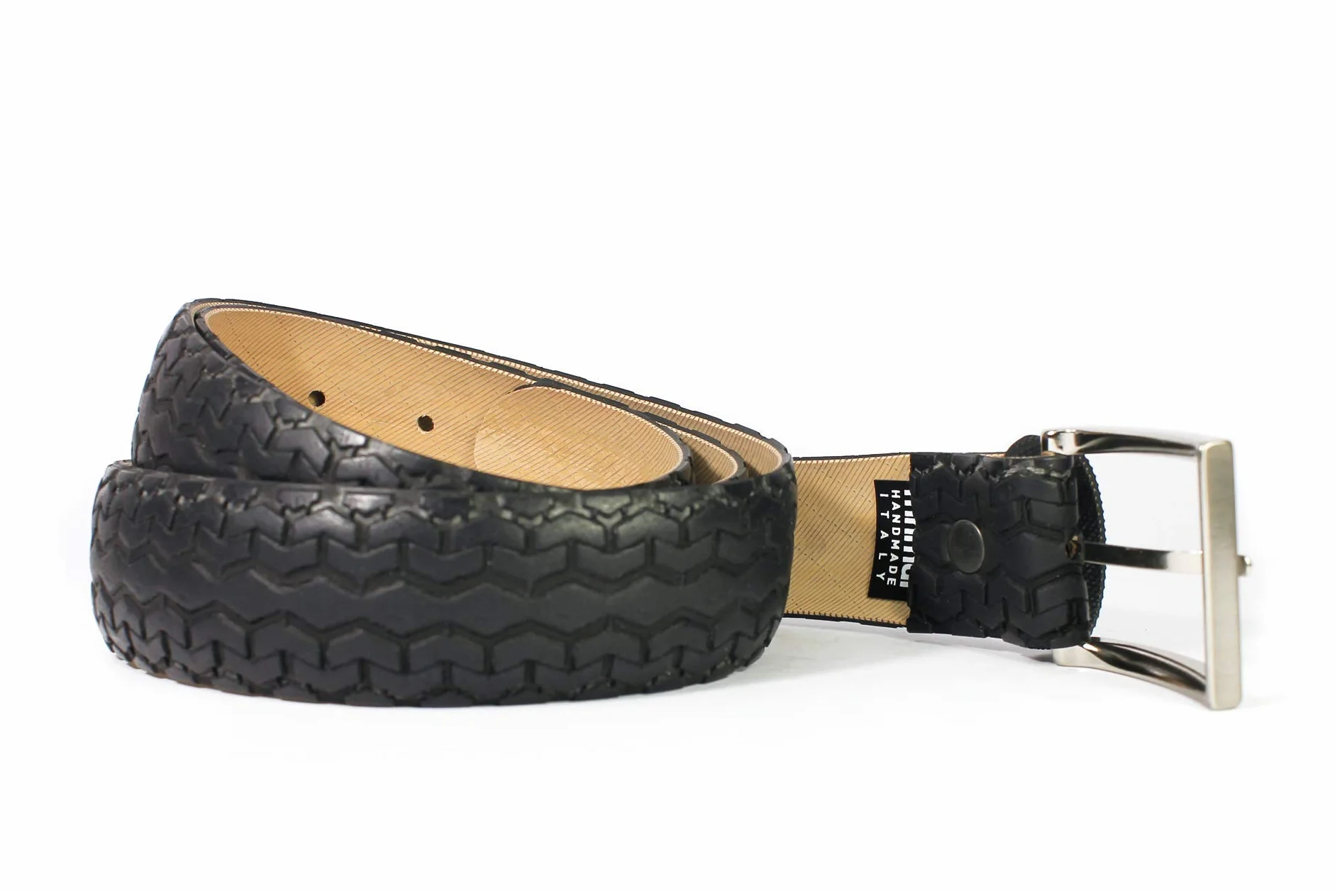 Cintura uomo nera riciclata copertone bicicletta fatta a mano Italia Taglia M/L Altezza fibbia 3,5 cm Lunghezza 128 cm Vegan