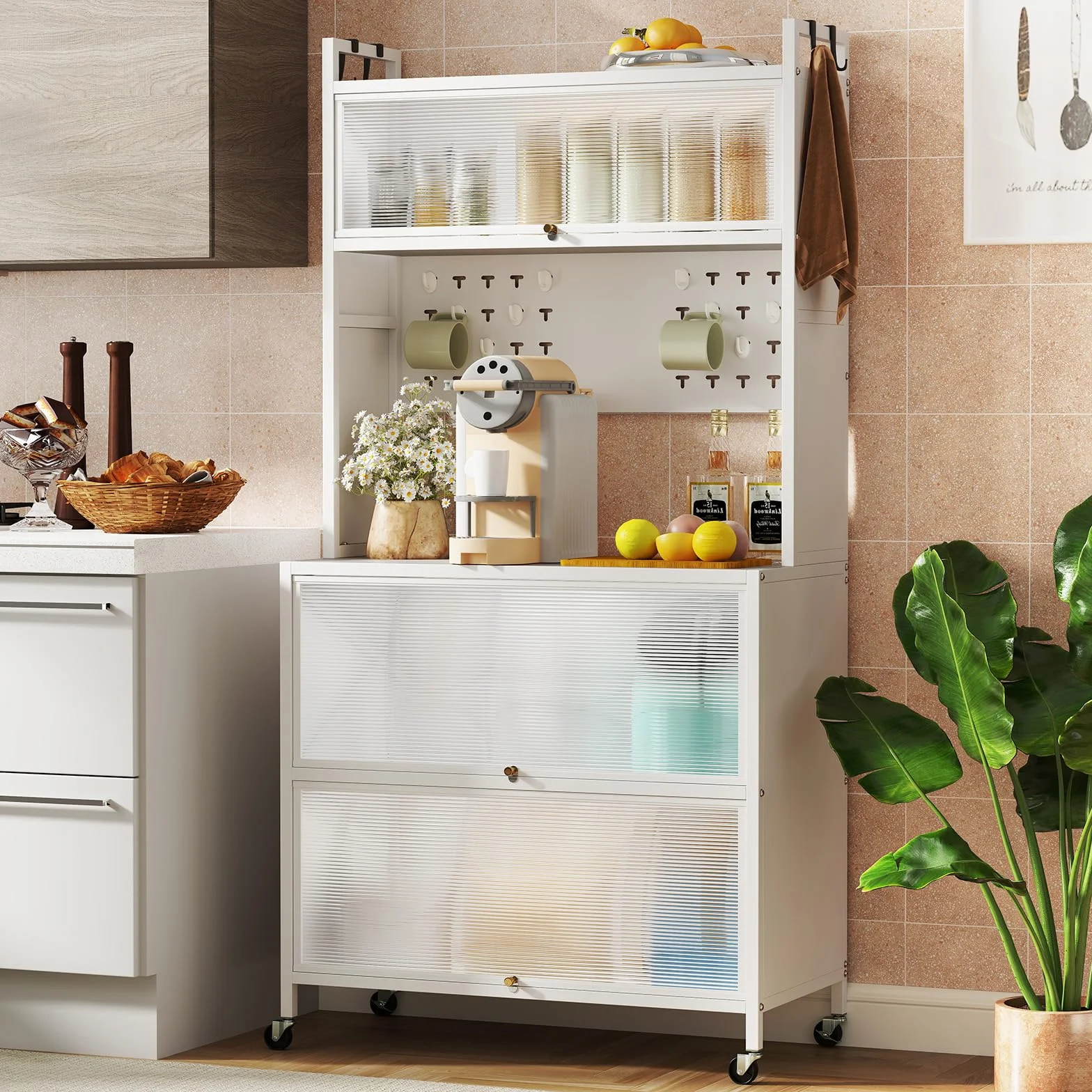 RELAX4LIFE Scaffale da Cucina con 5 Ripiani, Armadio con Ruote, Porte a Battente, Ganci Superiori e Pannello con Perforazioni, Mobile Multifunzionale per Cucina, Sala da Pranzo (Bianco)