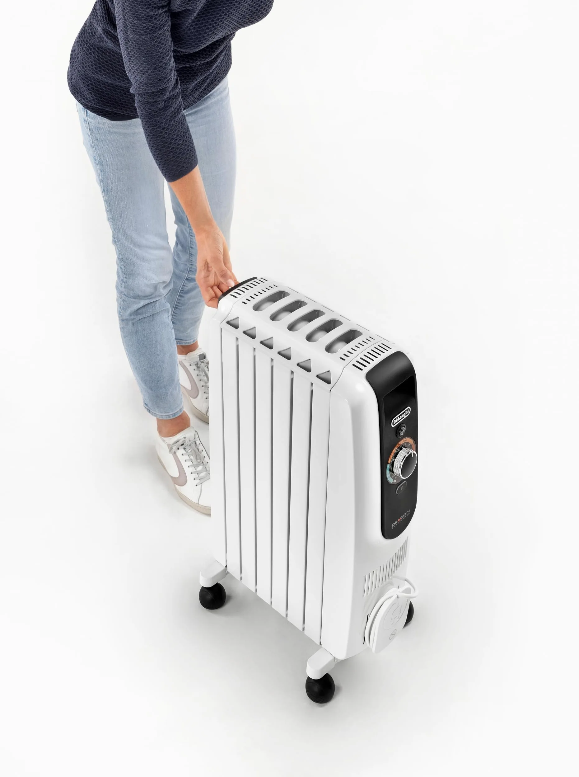 De'Longhi Dragon EasyTronic – Radiatore ad Olio per stanze fino a 45 m³, Stufa Elettrica con Termostato di Sicurezza, 6 Elementi, 12 Livelli di Riscaldamento, Portatile, 1500W, Bianco (TRD50615)