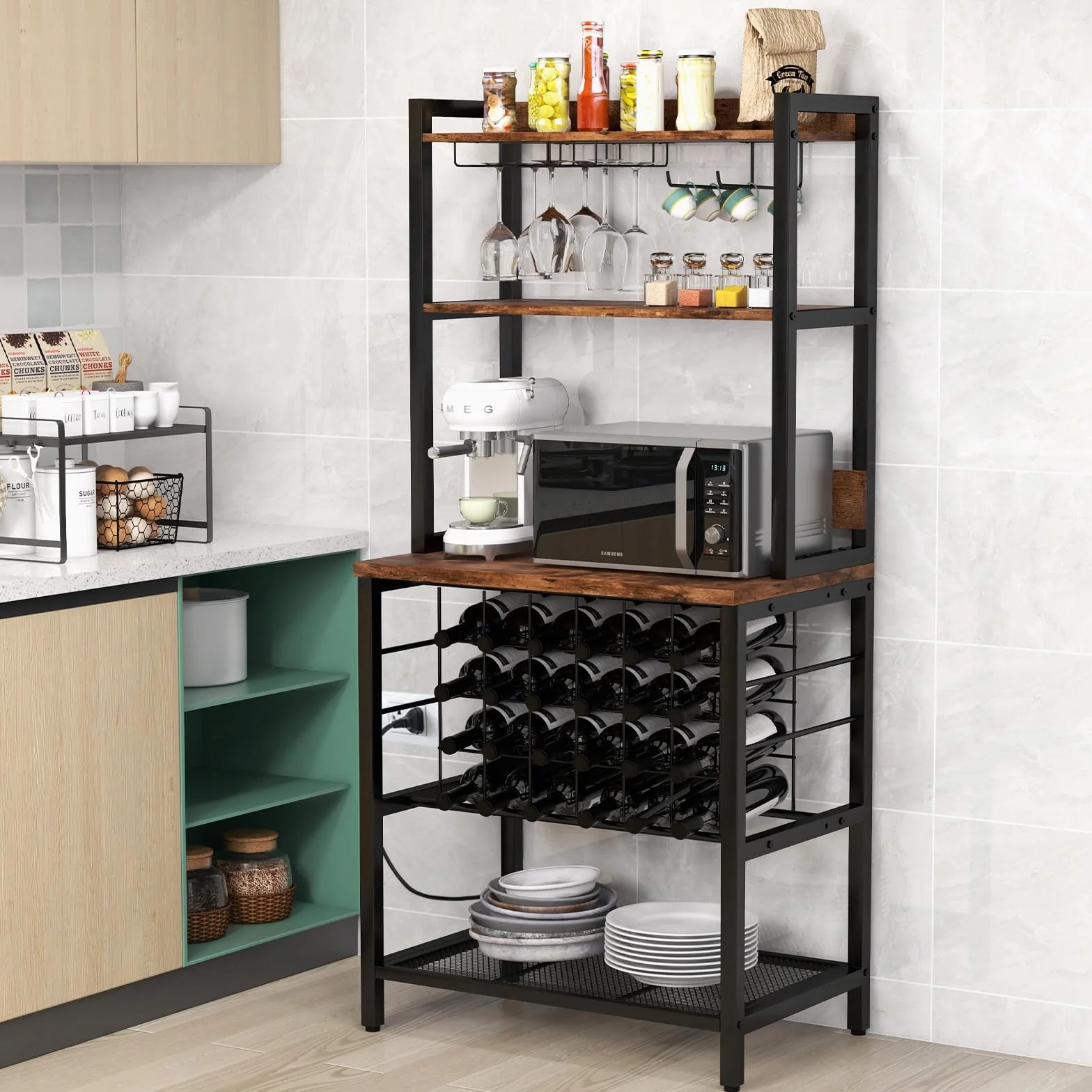 GIANTEX Scaffale Da Cucina Con Prese e Porte Usb, Armadietto Per Vino Con Supporto In Vetro Per 24 Bottiglie e 9 Bicchieri, Scaffale a 4 Livelli, 76 x 48 x 163 cm