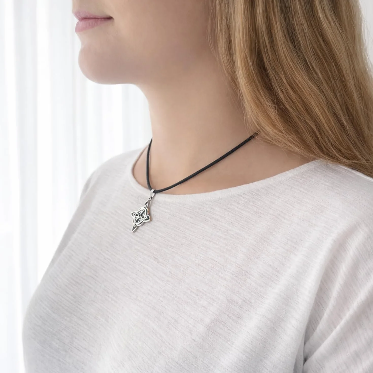ASTER ALHELÍ Collana Celtica Donna Uomo Ciondolo Nodo della Strega Amuleto Protezione Unisex Gotico Bohémien Cordino Nero Gioiello Artigianale