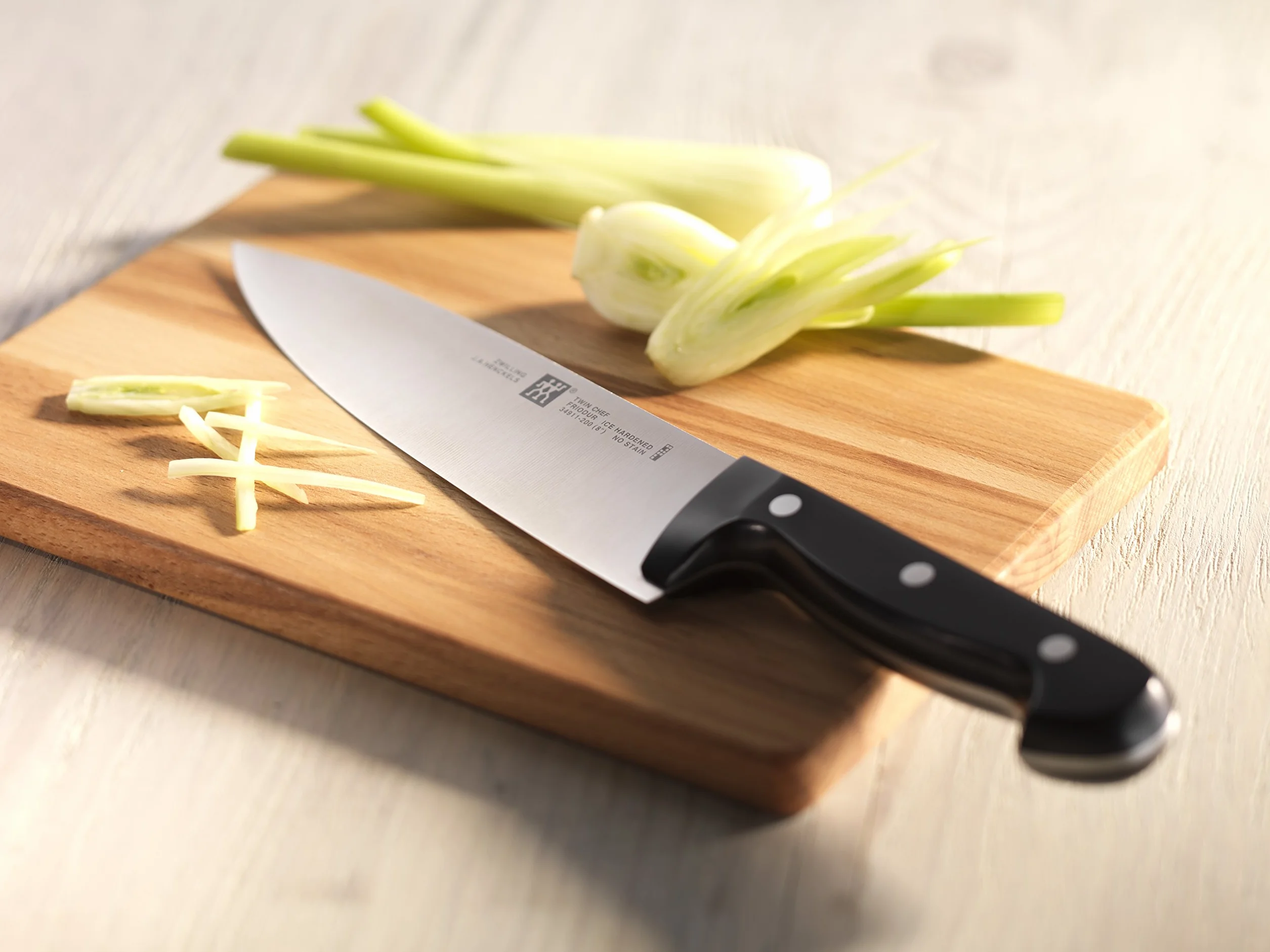 ZWILLING Ceppo di coltelli, 8 Pezzi, Ceppo in bambù, Coltelli e Forbici in Acciaio Inox/Impugnature in Plastica, Twin Chef