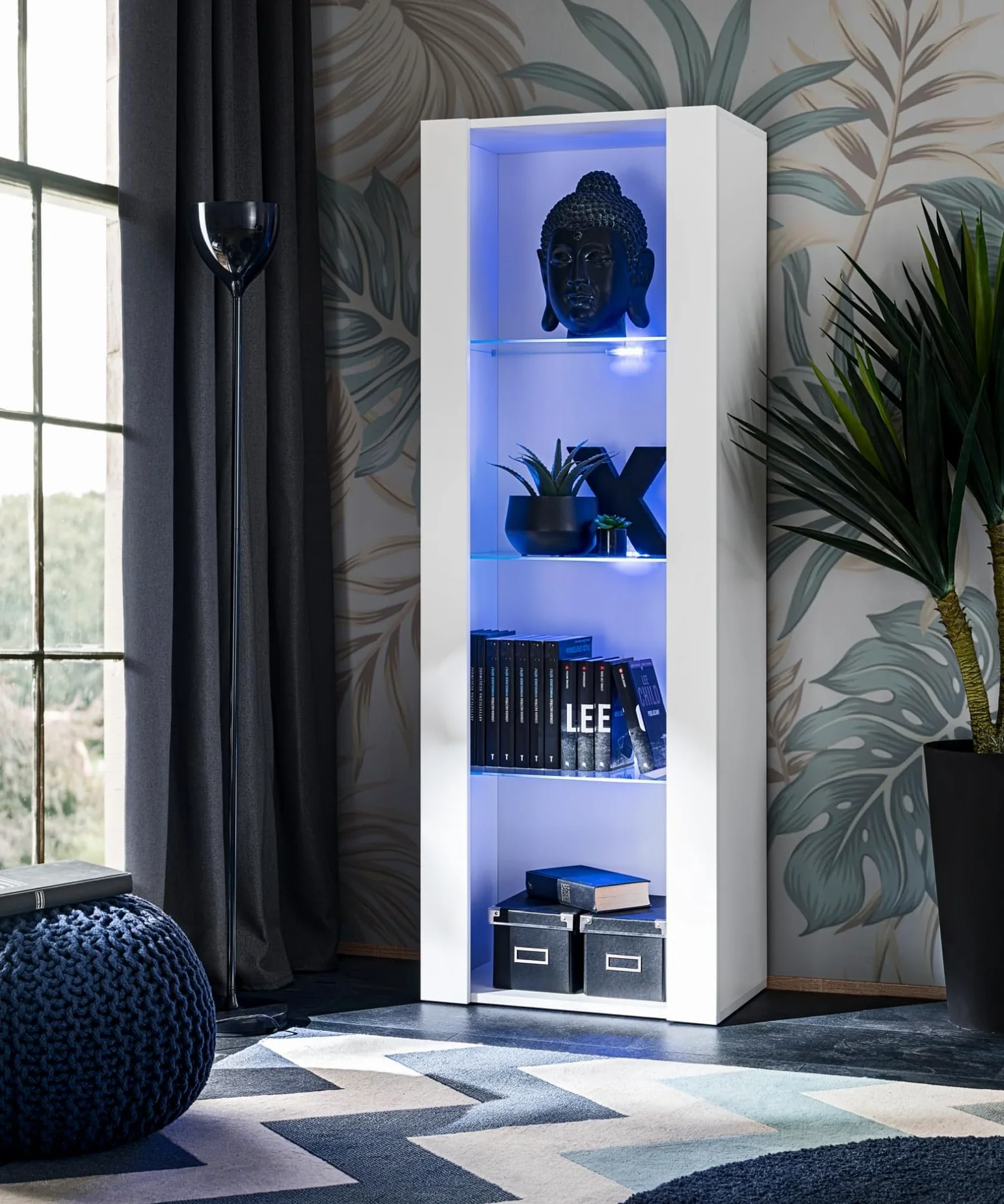 Komodee, Vetrina Tivoli, Bianco, Larghezza 55 cm x Altezza 159 cm x Profondità 35 cm, LED BLU, 3 ripiani, Per soggiorno, Camera da letto, anticamera
