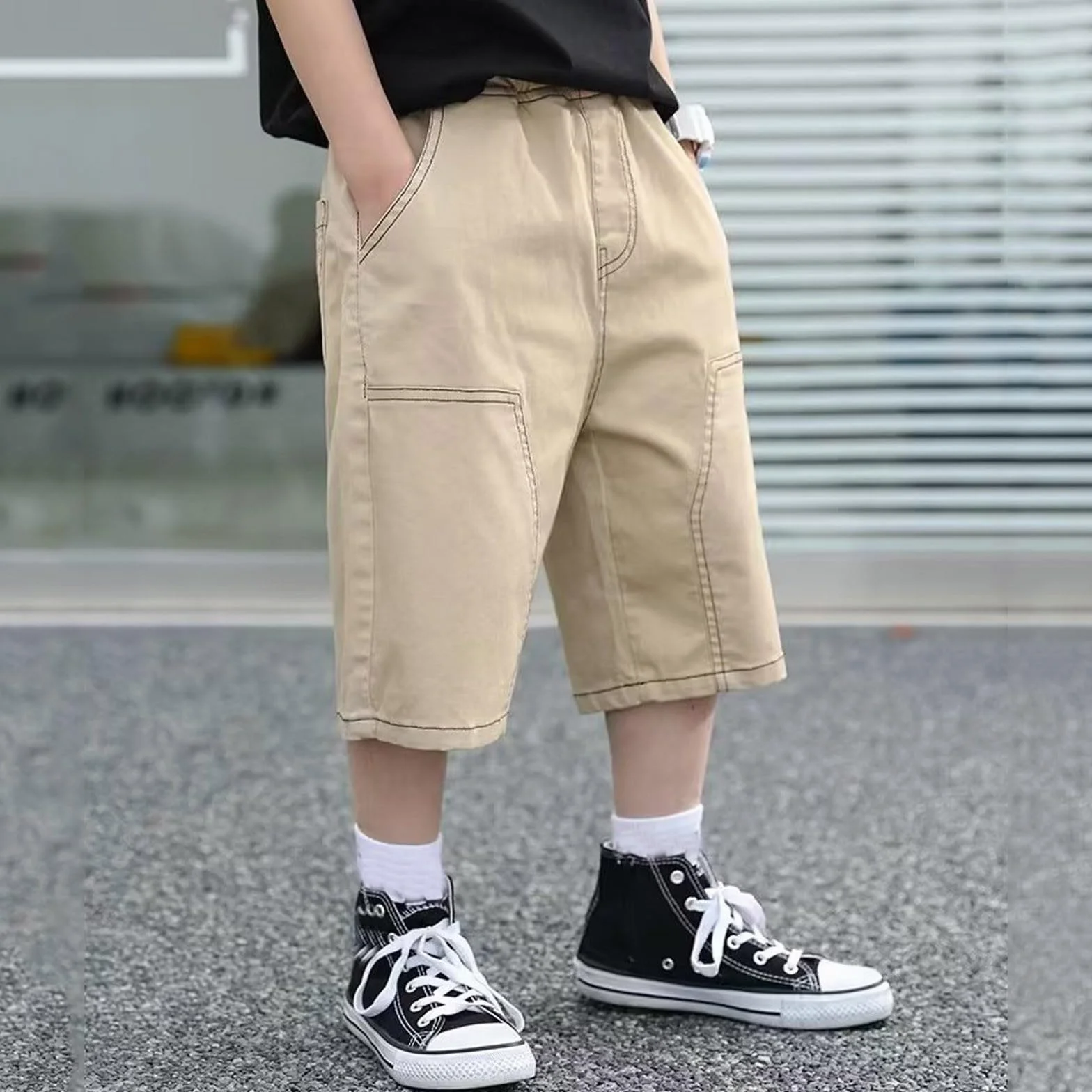 Pantaloncini cargo per bambini elasticizzati modello 98