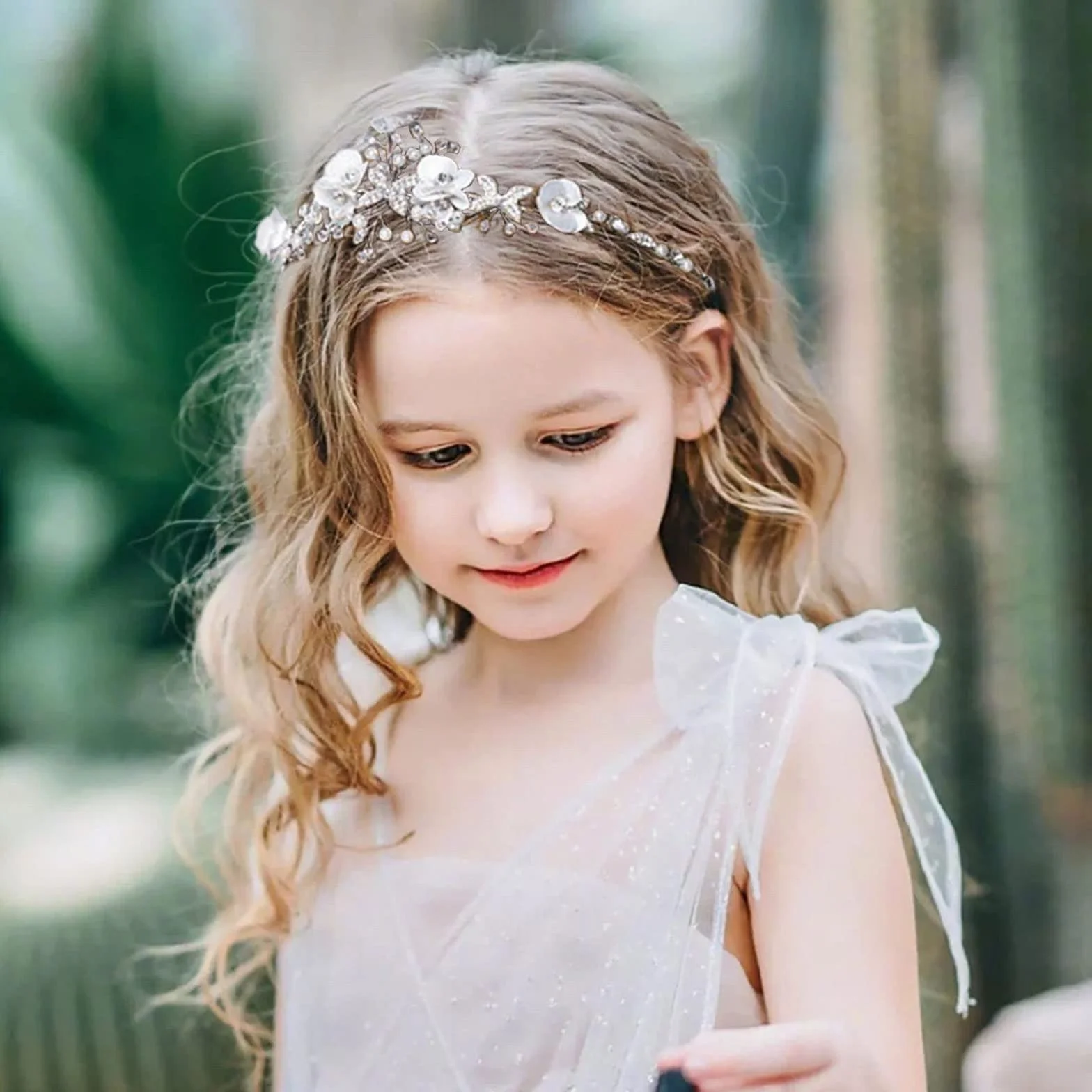 VIKSAUN Coroncina da principessa in cristallo Fascia per capelli da fiore bianco Accessori per capelli con perle di strass