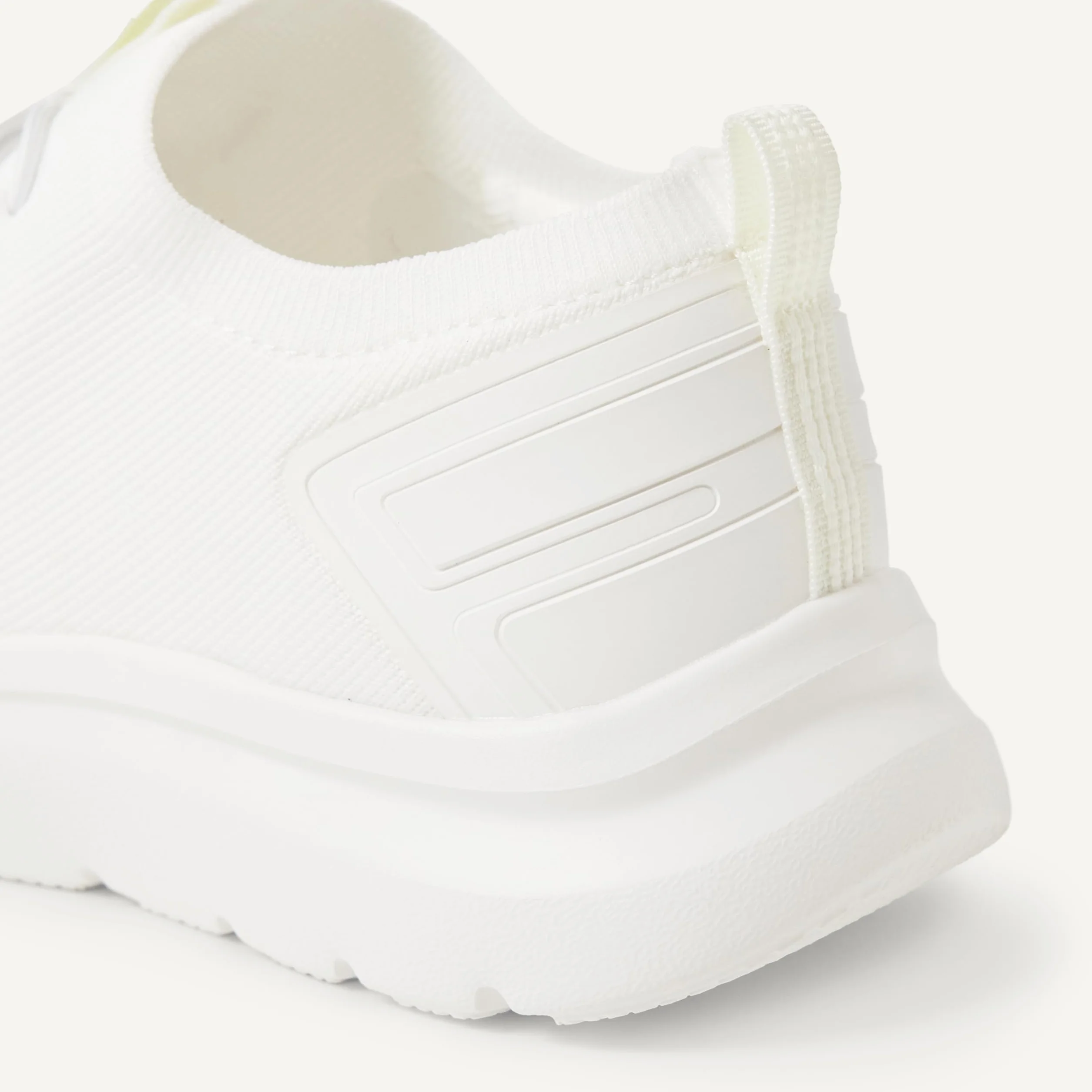 Amazon Essentials Scarpe da Corsa Leggere Unisex Bambini Ragazzi