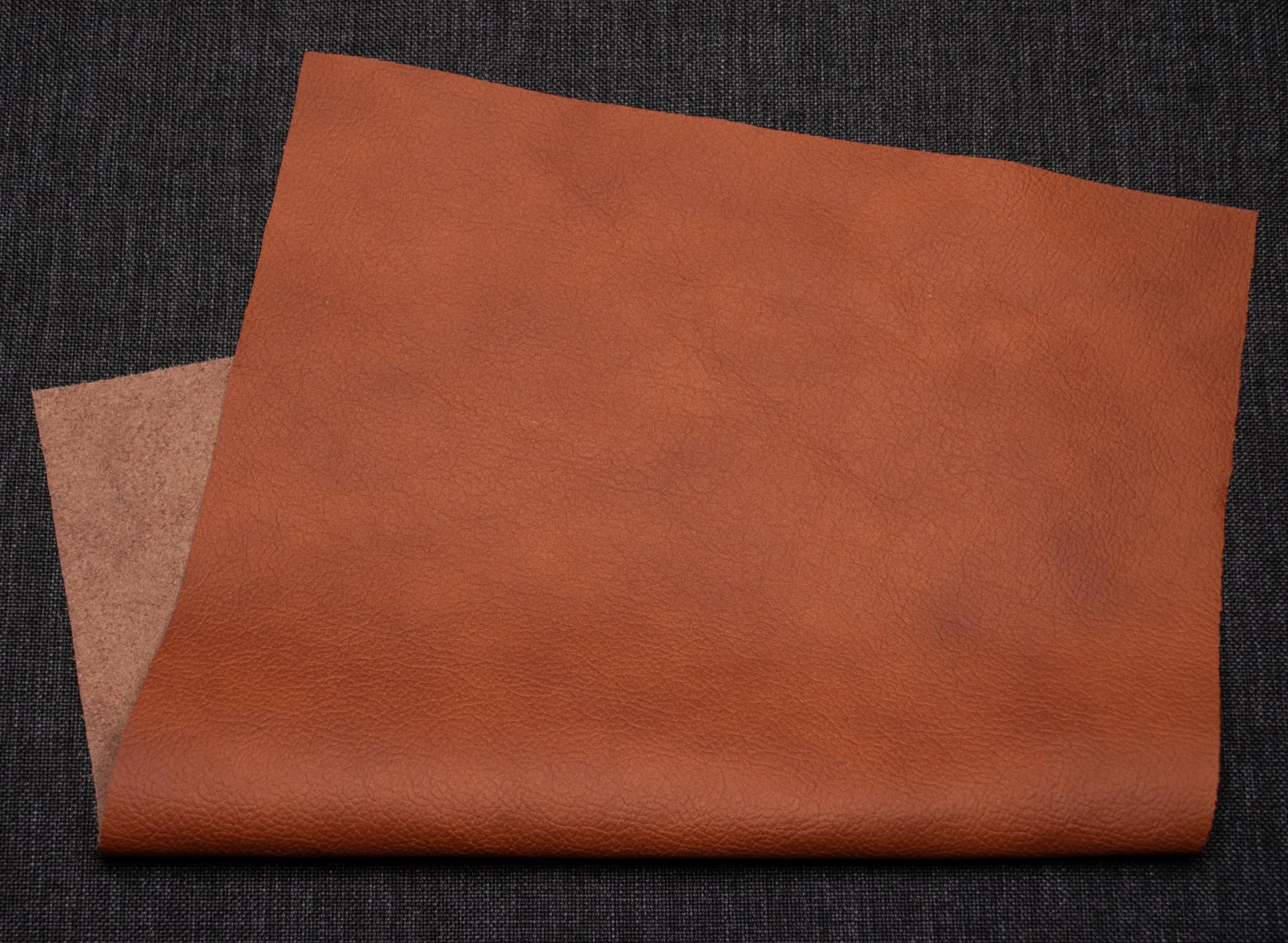 Pelle Bovina Marrone Ferra 1,3-1,5 mm 42 x 59,4 cm per DIY