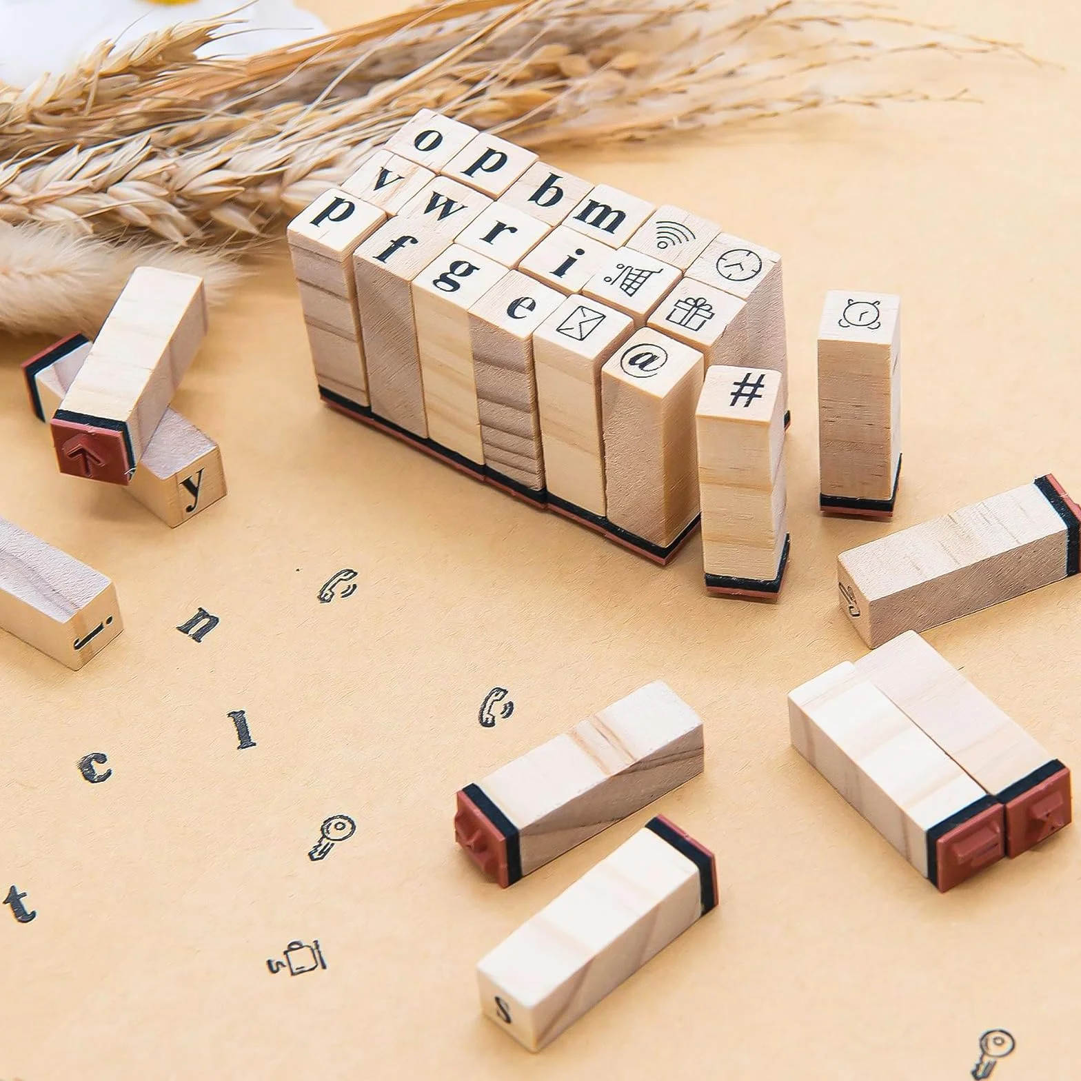 80 Pz Timbri Lettere Alfabeto, Timbro in Legno Include Lettere, Numeri e Simboli con Tampone D'inchiostro per Scrapbooking/Artigianato/DIY Biglietti