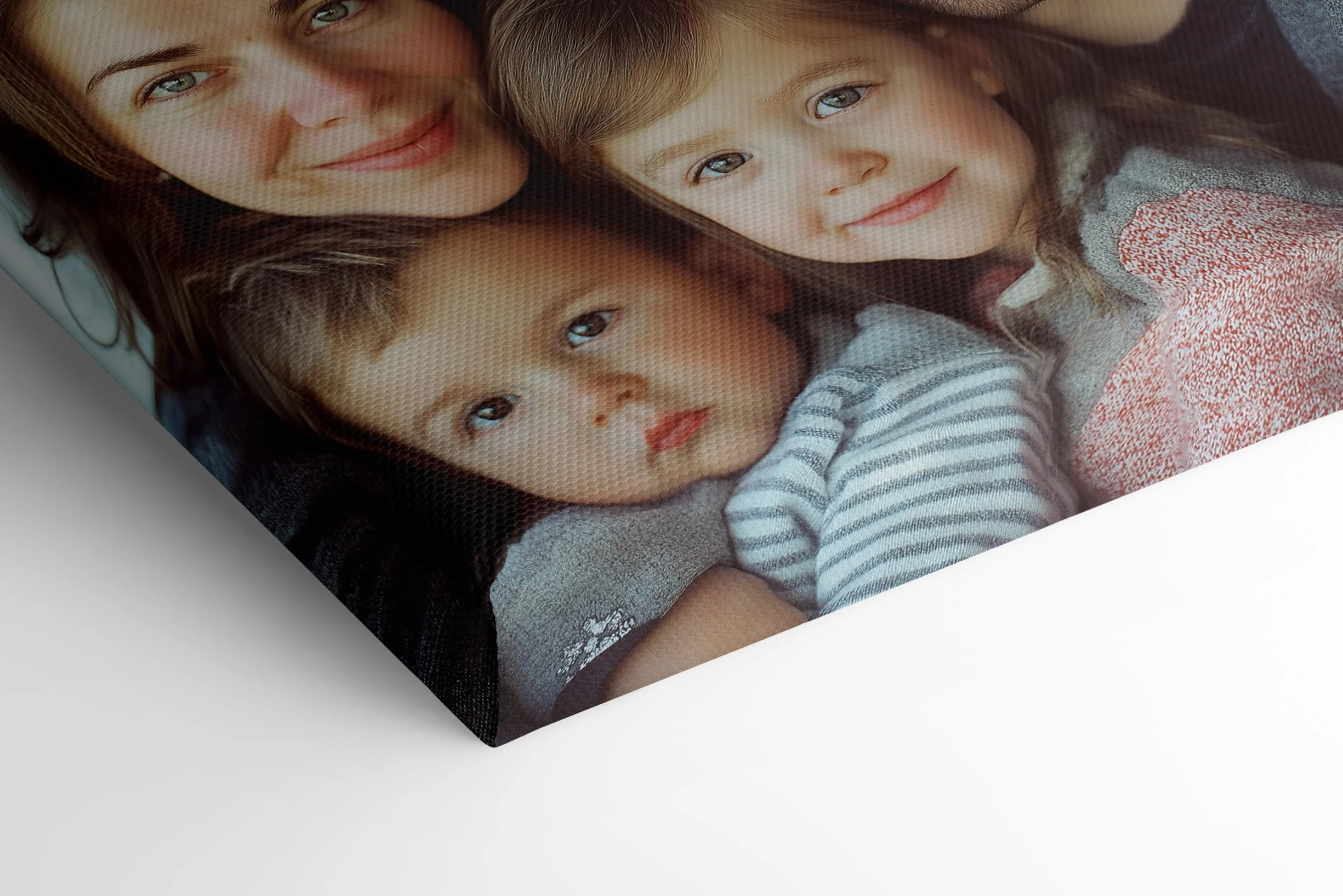 ConKrea - Quadro Personalizzato su Tela Canvas - Stampa la tua Foto su Tela in Alta Definizione con Telaio in Legno Massello - Pronto da Appendere - 50x70 cm