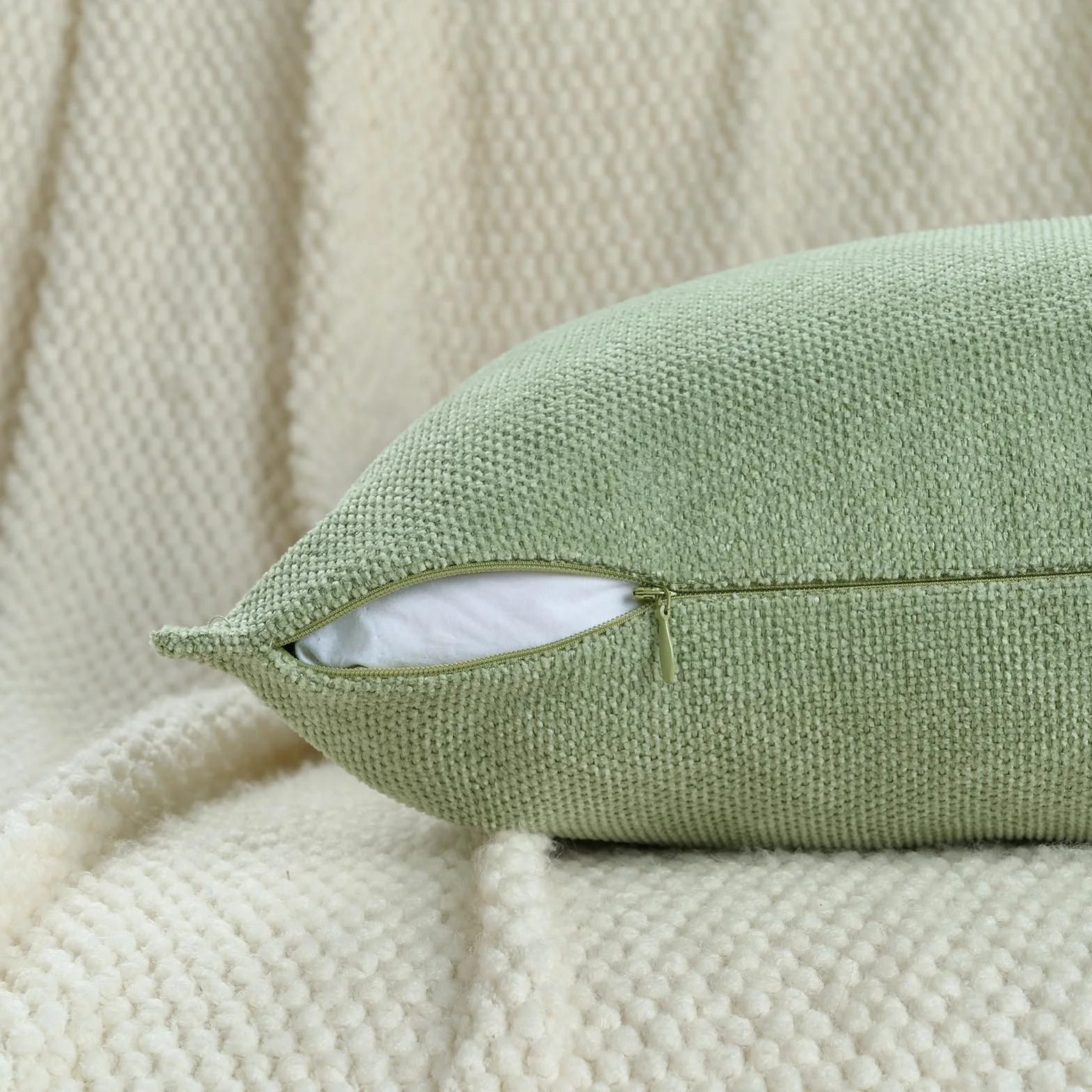Set di 2 federe Verde Chiaro 40×40 cm con decorazioni moderne Design monocromatico e neutro con bordino Design unico Adatto per camera da letto, soggiorno, divano letto e arredamento