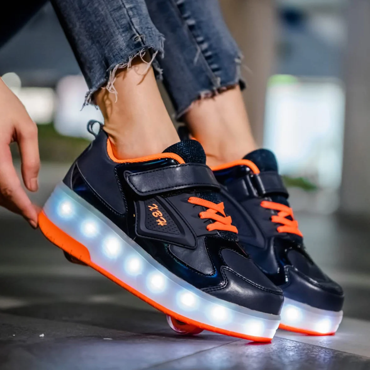 Scarpe da LED USB Ricaricabili Doppia Ruota Skateboard Sportive con Rotelle Automatiche Unisex Bambini