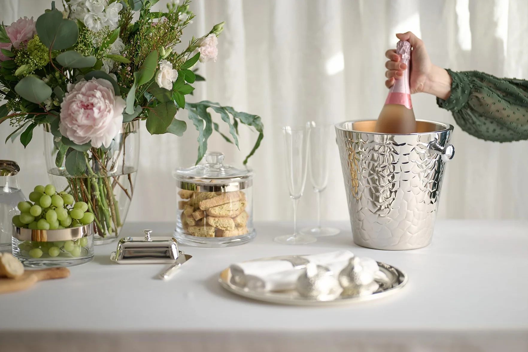 EDZARD Refrigeratore per spumante Capri con supporto (altezza 85 cm), con motivo martellato, acciaio inossidabile, con manici, per una bottiglia - Per vino o champagne - Secchiello per il ghiaccio