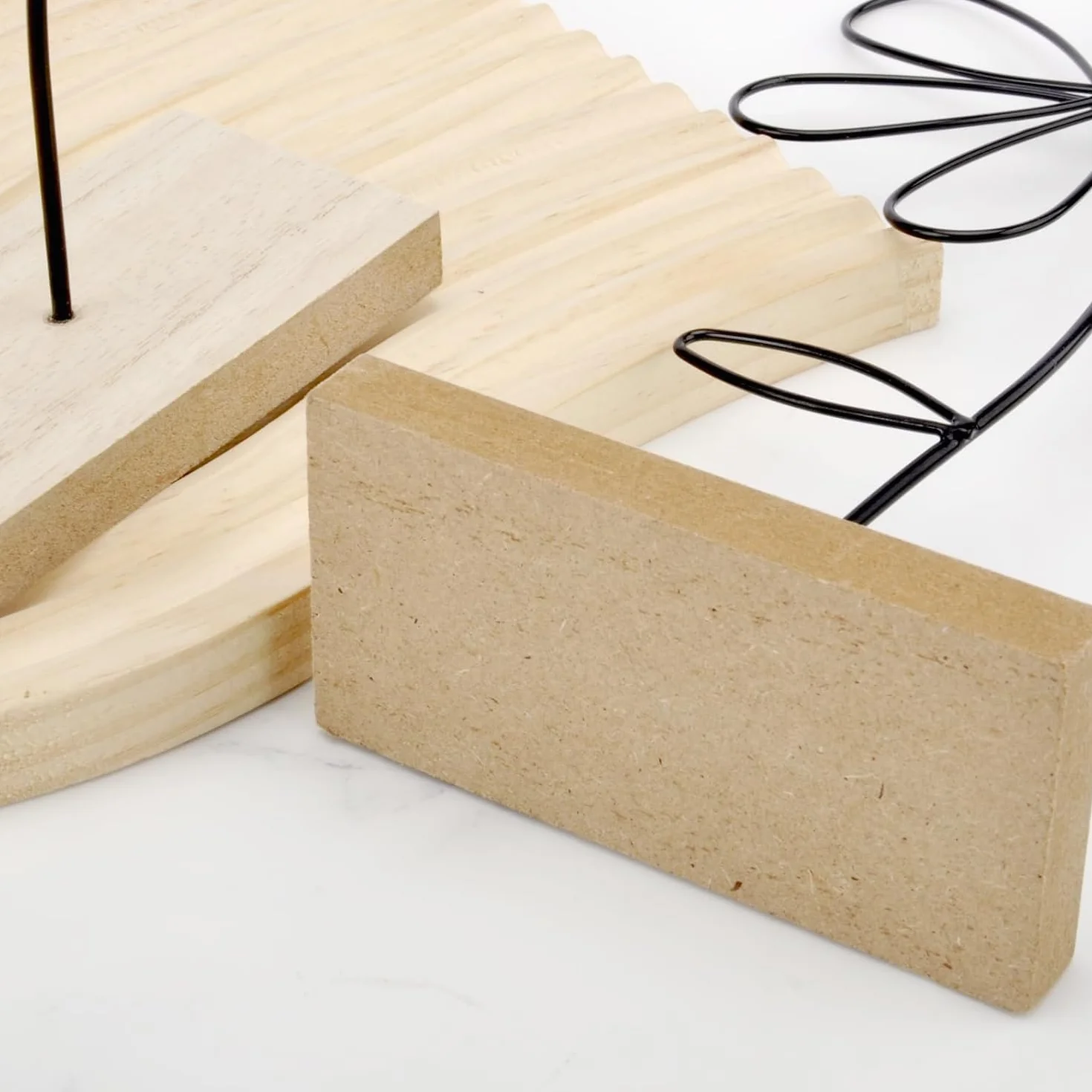 VOSSOT Set di 2 espositori floreali in metallo su base in legno