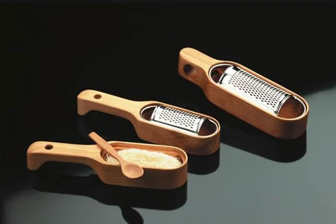 BB&B CASALINGHI SNC ARMONIE grattugia formaggiera Acciaio Inox con Base Legno di ciliegio cm 28x6.5