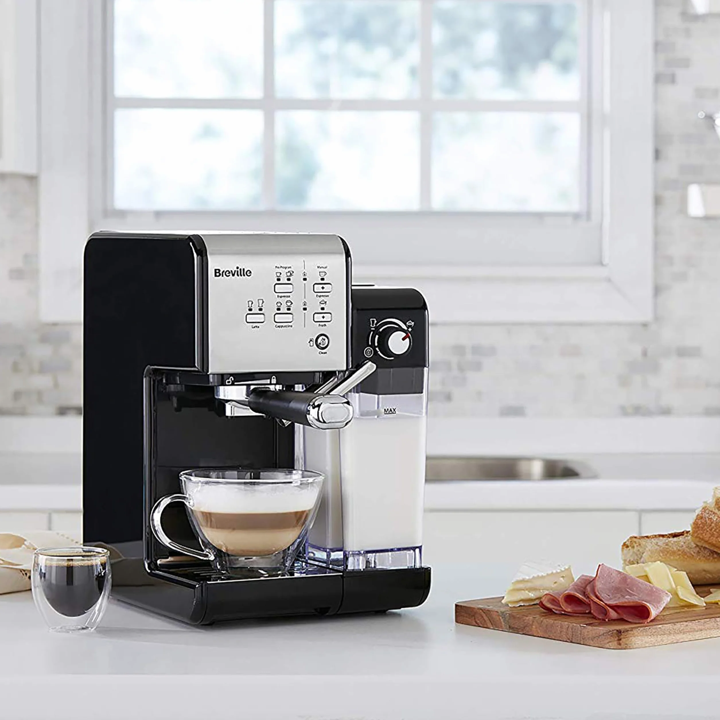 Breville Prima Latte II Espresso, Macchina per latte e cappuccino, Pompa professionale da 15 bar e montalatte, Argento VCF108X