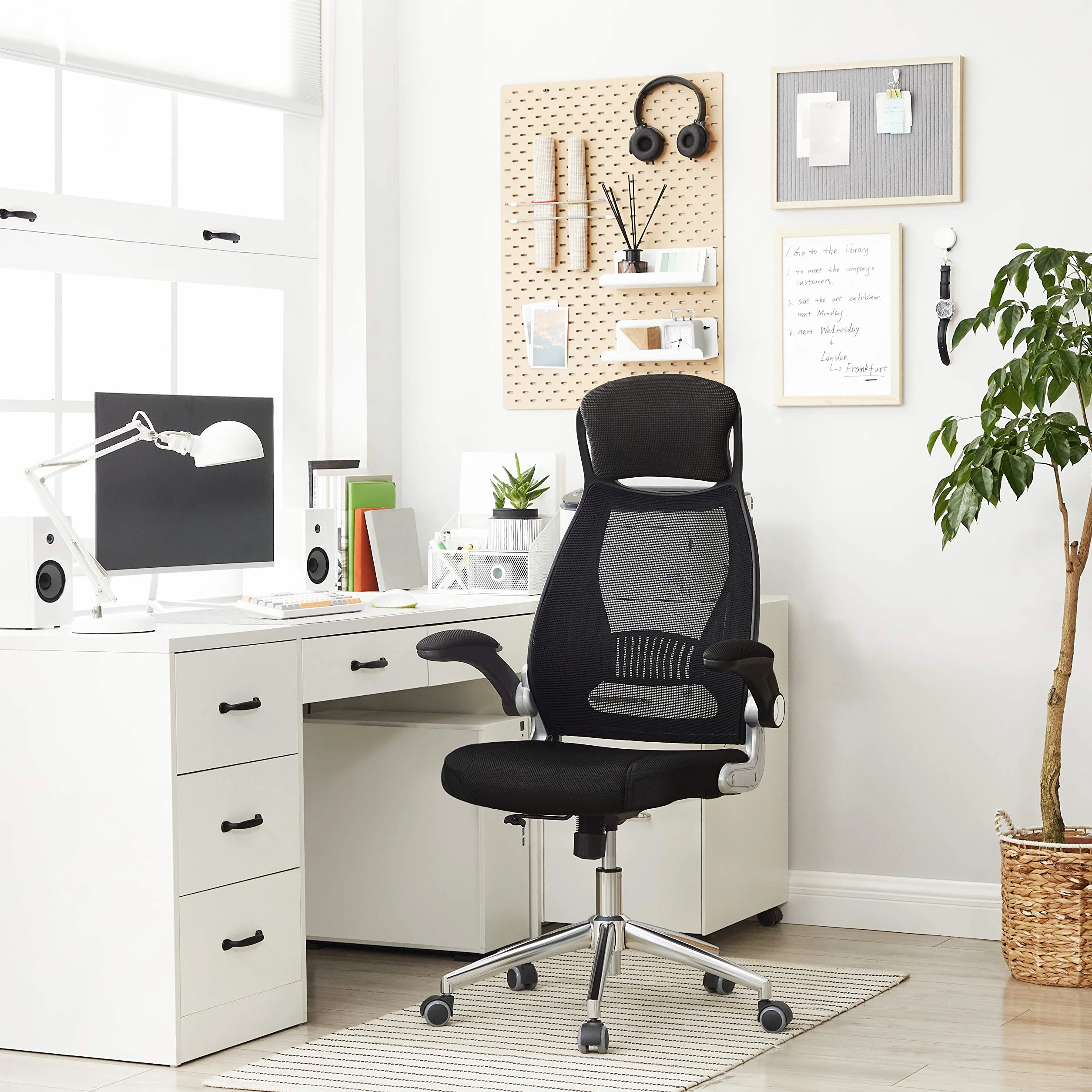 SONGMICS OBN86BK Sedia da ufficio ergonomica, girevole, con braccioli regolabili in altezza, schienale in tela traspirante, nera, 64 x 55 x (117-126,5) cm