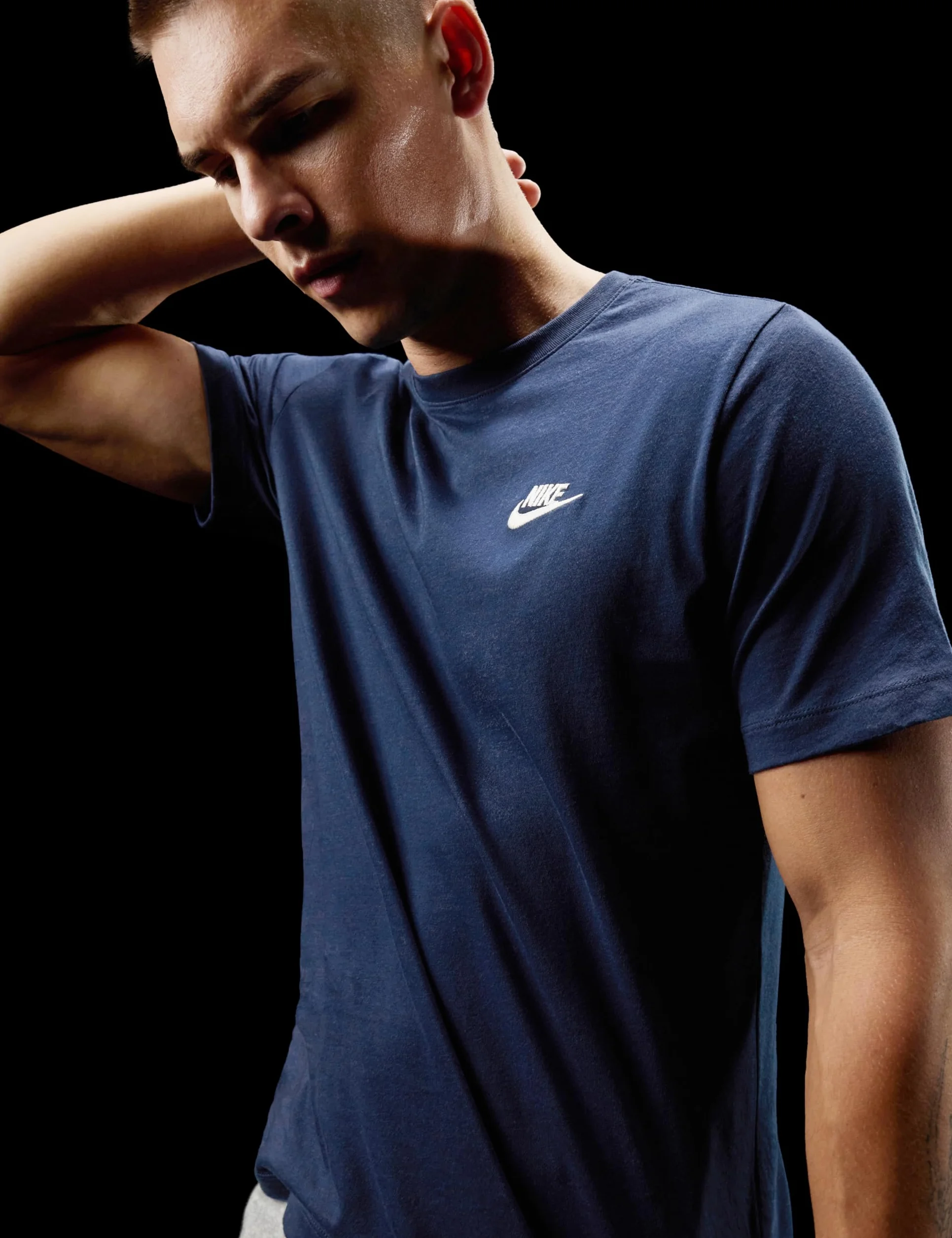 NIKE Men's Sportswear Club T-Shirt