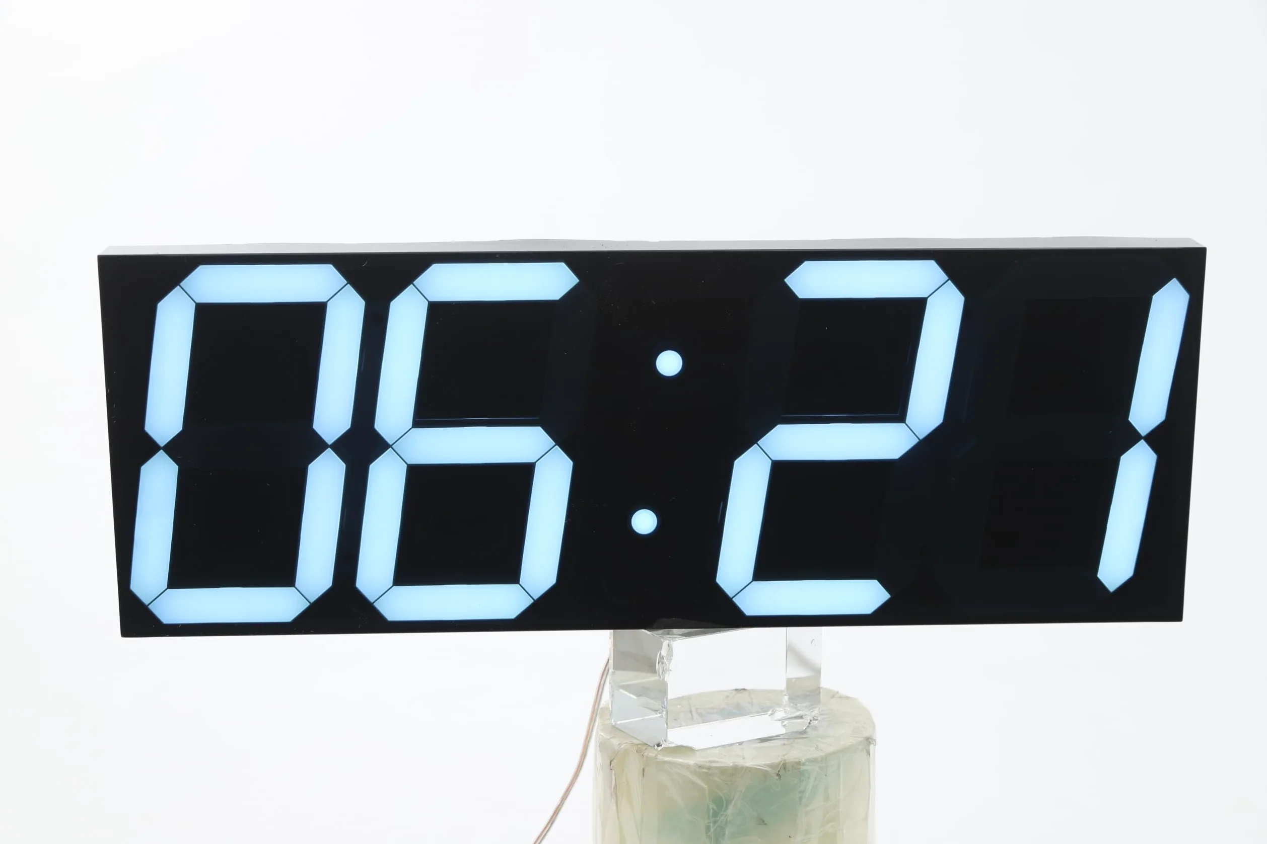 Orologio digitale a LED, 142 diodi LED, per soggiorno e camera da letto | Telecomando a 8 Livelli Regolazione Automatica della Luminosità entro 20 Metri Nero in Plexiglass e ABS