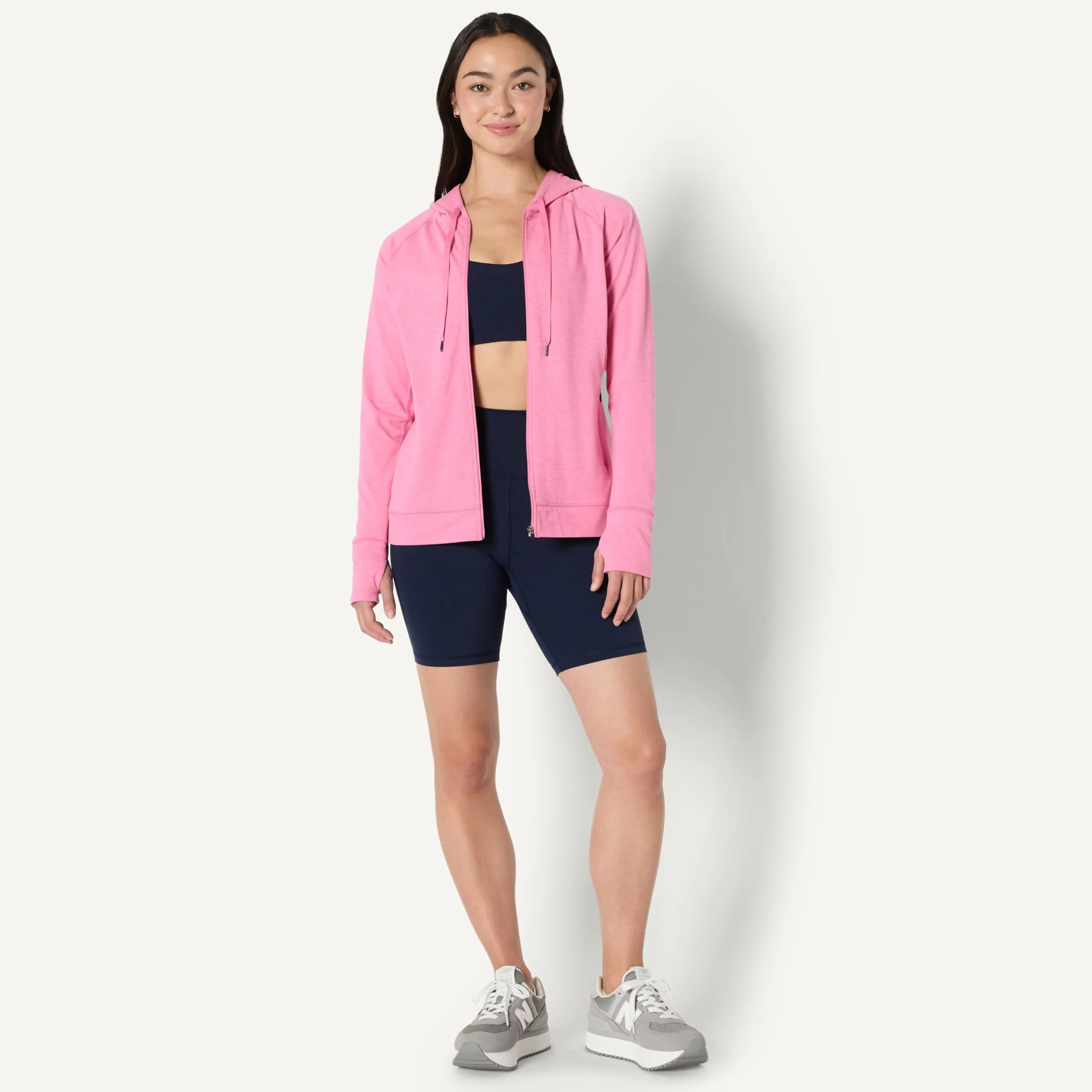 Amazon Essentials Giacca Sportiva Morbida e Leggera con Cappuccio e Zip Lunga, in Tessuto Tecnico, da Allenamento Donna