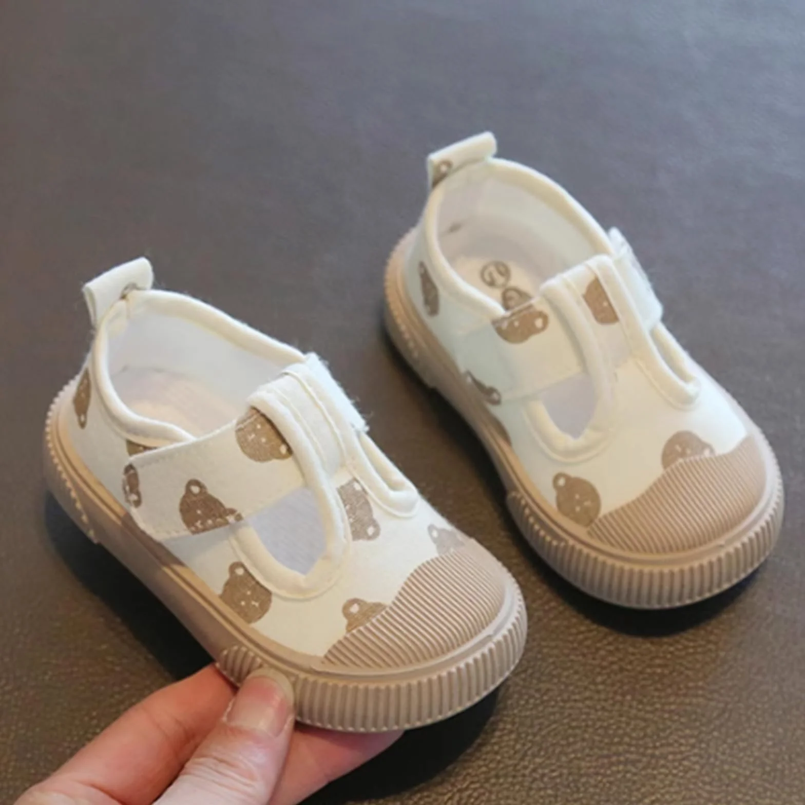 Scarpe per bambini con stampa orso Piattaforma Scarpe Casual Slip-on Sneakers in Tela Antiscivolo Suola in Suola in Gomma Mesh Traspirante Scarpe Casual Scarpe Sportive Per Bambini