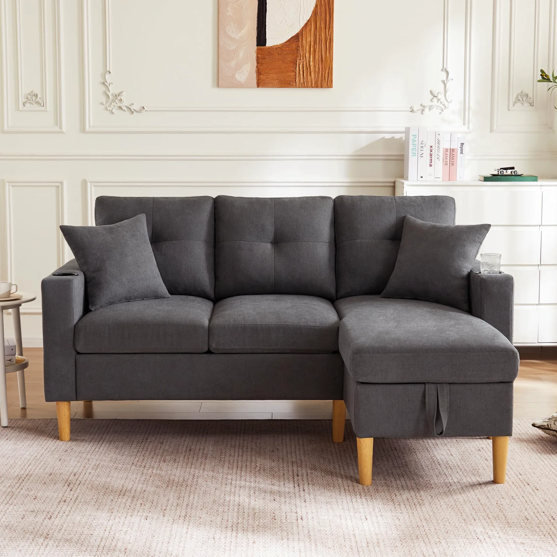 Divano Moderno a Forma di L, a 3 Posti, con Chaiselongue, Portabevande, Spazio per Riporre, Include 2 Cuscini, per Soggiorno, Ufficio, Appartamento (Grigio Scuro)