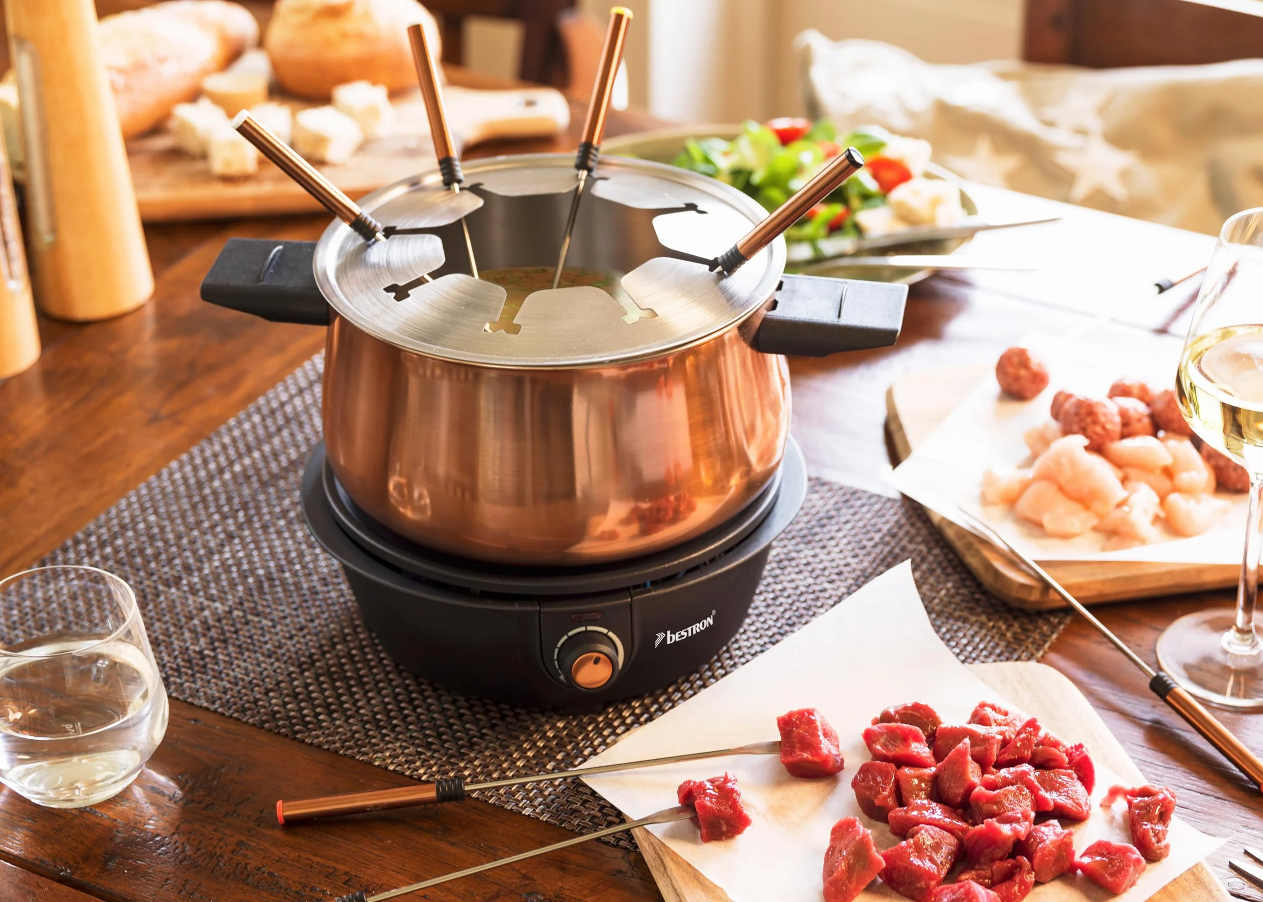 Bestron Set per fonduta elettrico, macchina per fonduta 8 persone, 8 forchette, termostato continuo, rame