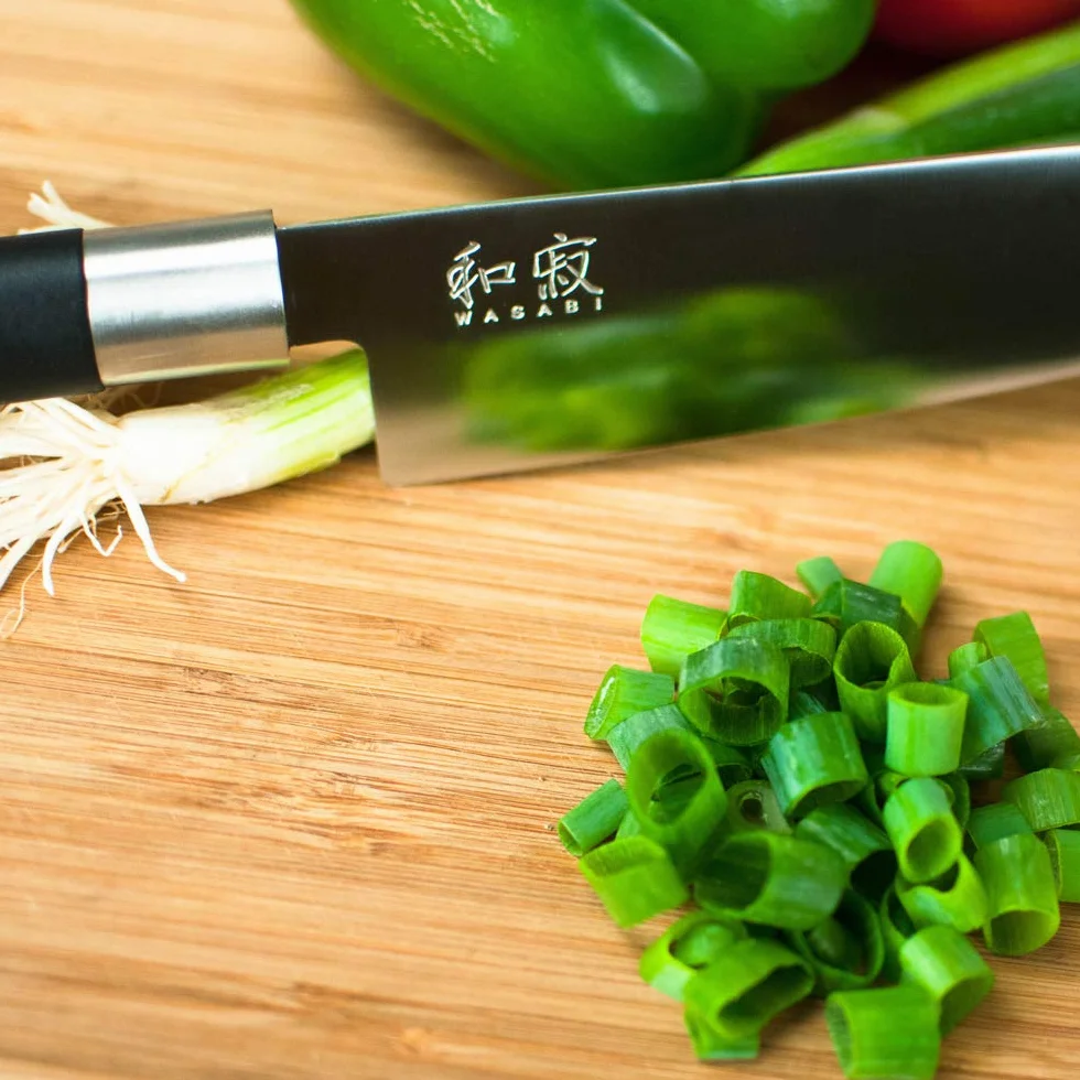 KAI Wasabi Black Coltello da Cucina 20,0 cm Lunghezza Lama - acciaio inossidabile 6A/1K6 lucidato 58 (±1) HRC - manico in polipropilene nero - Coltello da Chef - Made in Japan